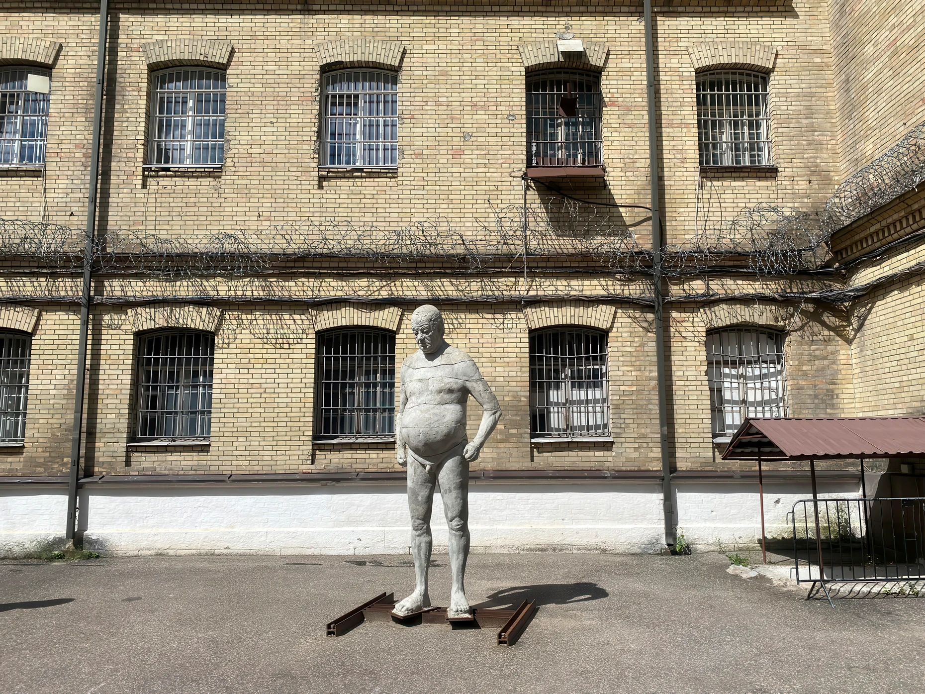 Kunst hinter Gittern: Die Zellen des Lukiškės-Gefängnisses nutzen Maler heute als Atelier.