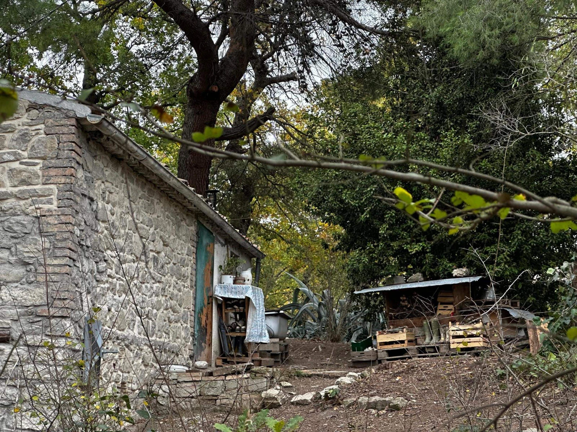 Nicht angeschlossen an Strom und Wasser: Blick auf das Bauernhaus der Familie in Palmoli
