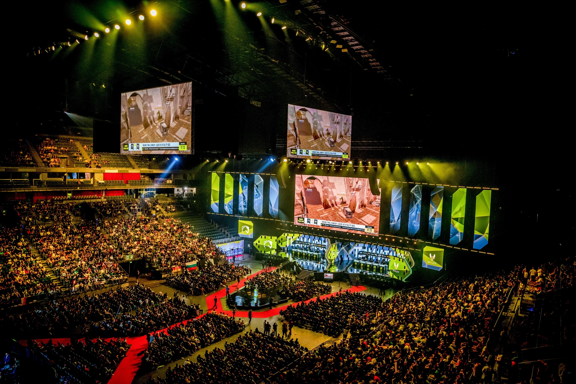 Bei der ESL One Cologne 2019, einem E-Sport-Wettkampf in der Kölner Lanxess Arena, traten mehrere Teams gegeneinander an, um „Counter-Strike: Global Offensive“ zu zocken.