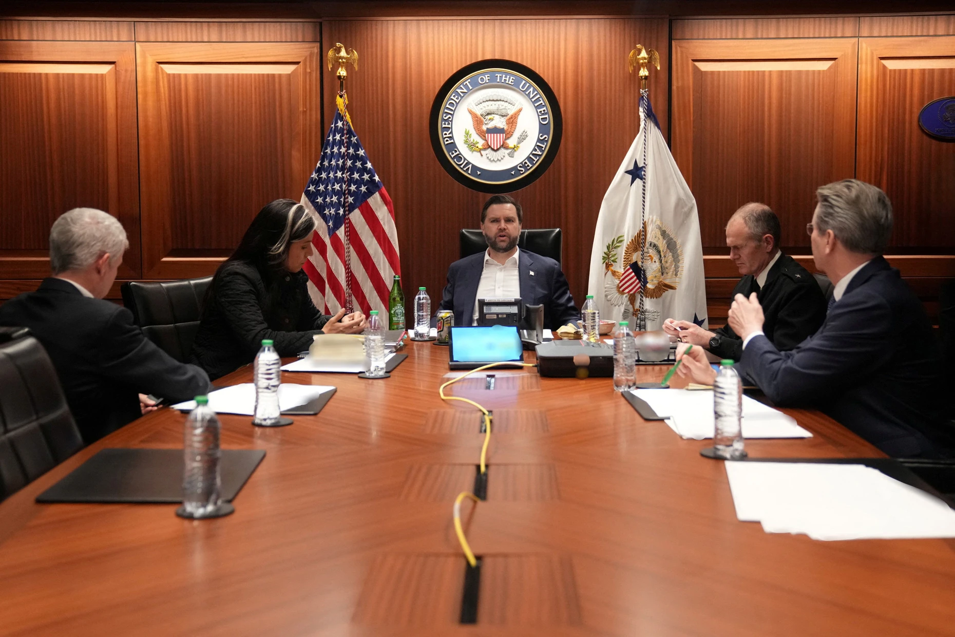 Der amerikanische Vizepräsident J.D. Vance im „Situation Room“ des Weißen Hauses während einer laufenden Militäroperation in Iran, Februar 2026
