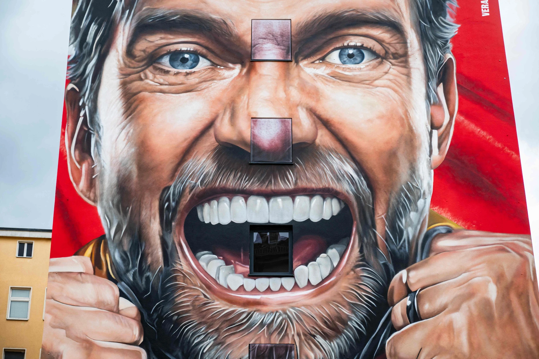 Wie isst dieser Mann? Klopp-Mural in Berlin während der Weltmeisterschaft