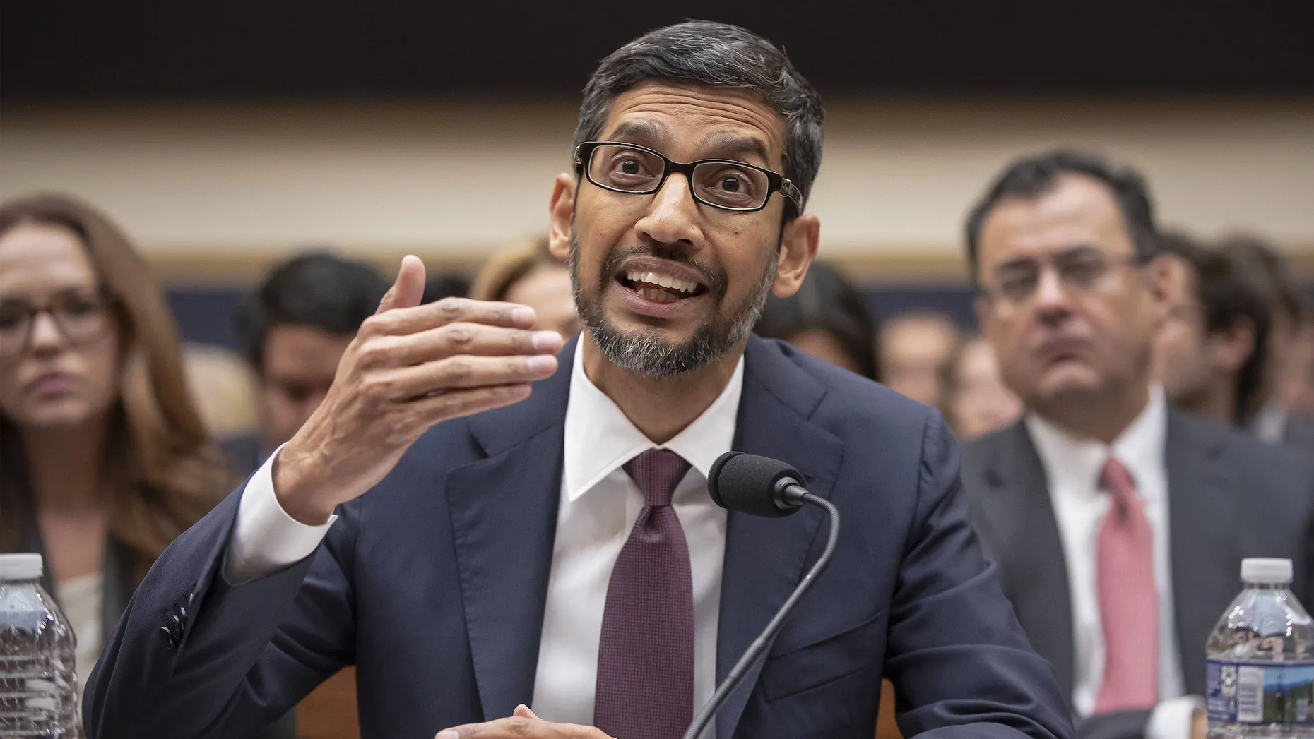 Sundar Pichai stellt sich den Abgeordneten des Justizausschusses.