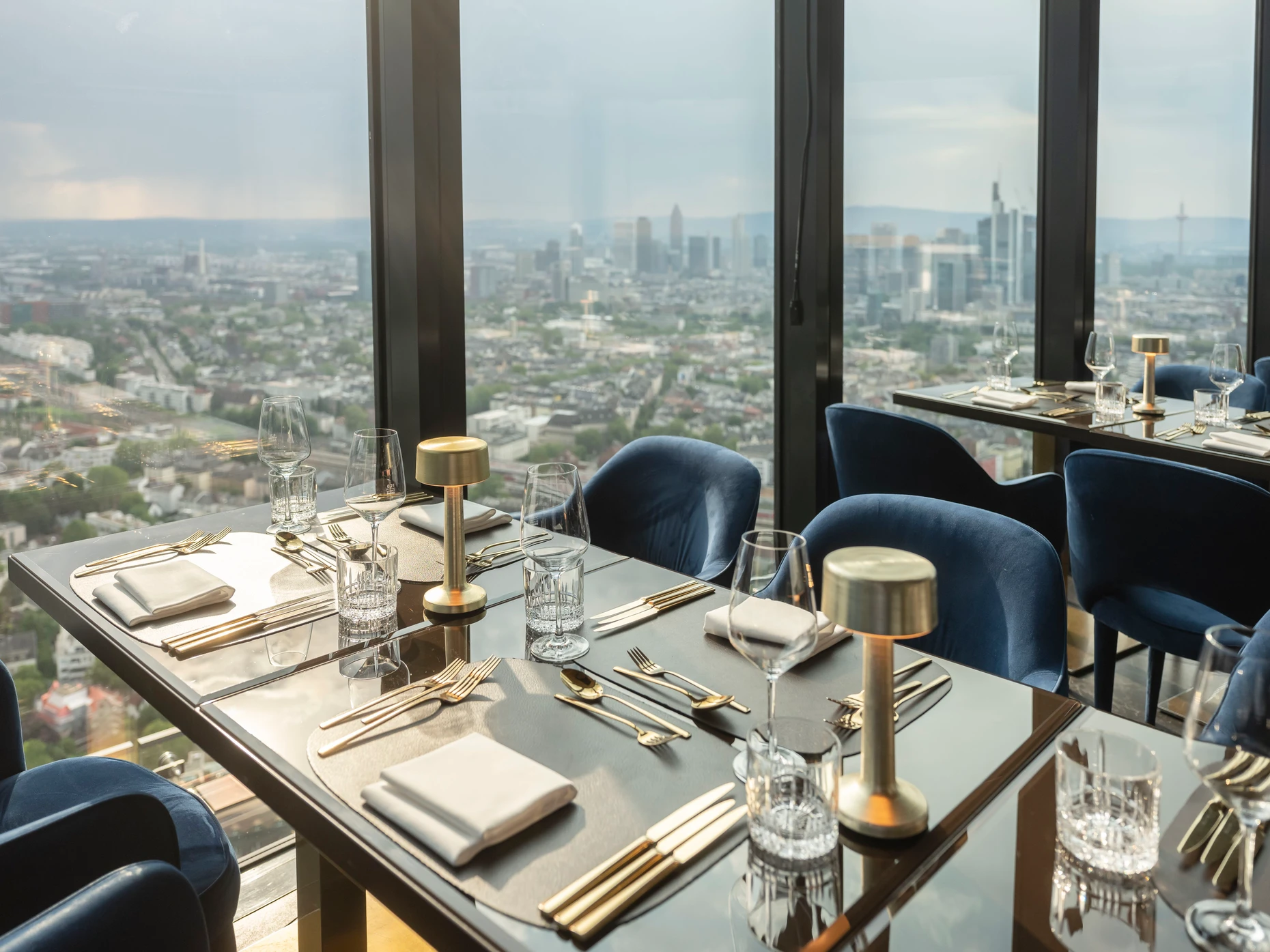 Gedeckter Tisch: Restaurant „Franziska“ im Henninger Turm
