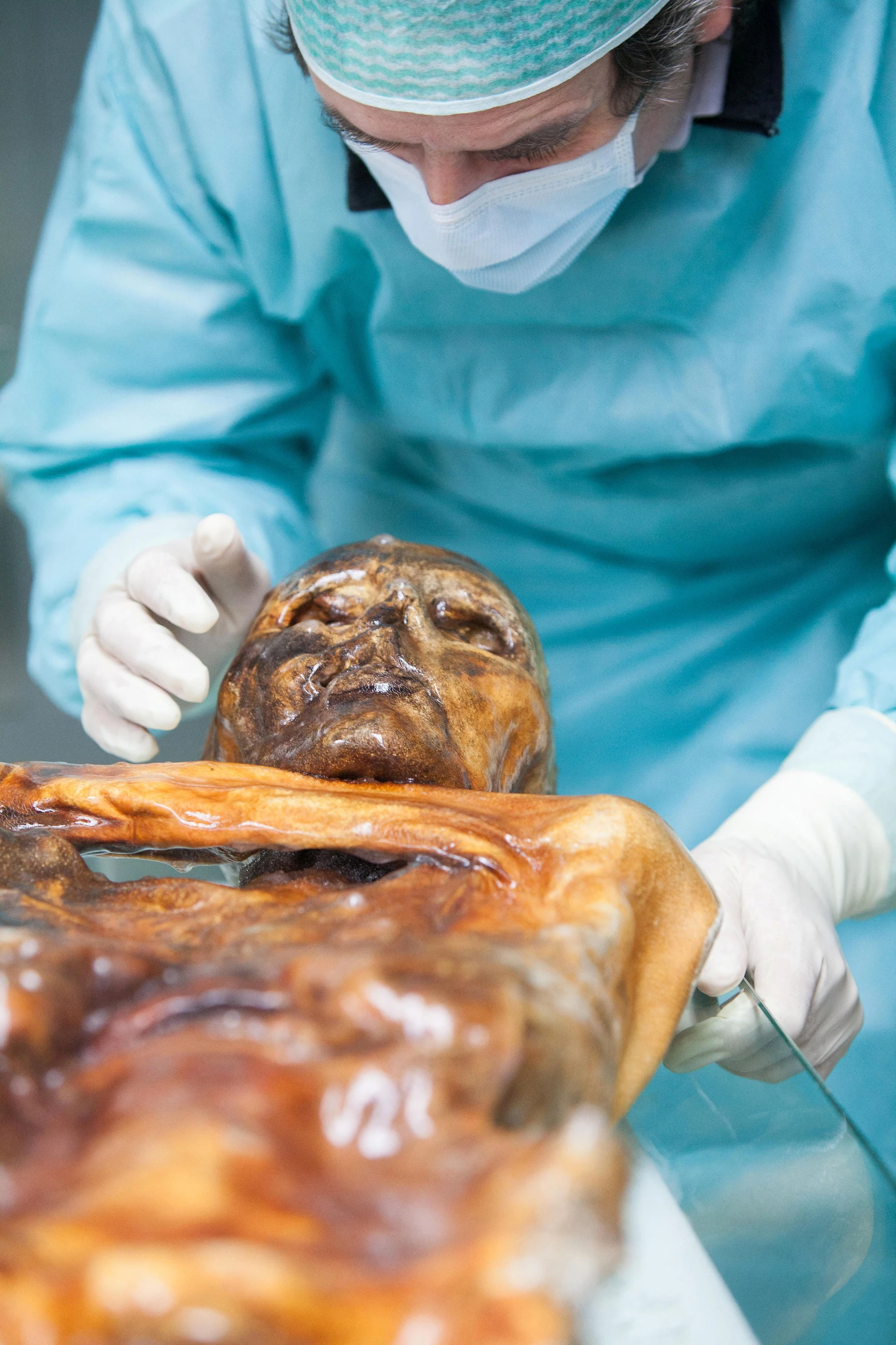 5300 Jahre nach seiner Bergtour liegt Ötzi heute im Archäologiemuseum in Bozen.