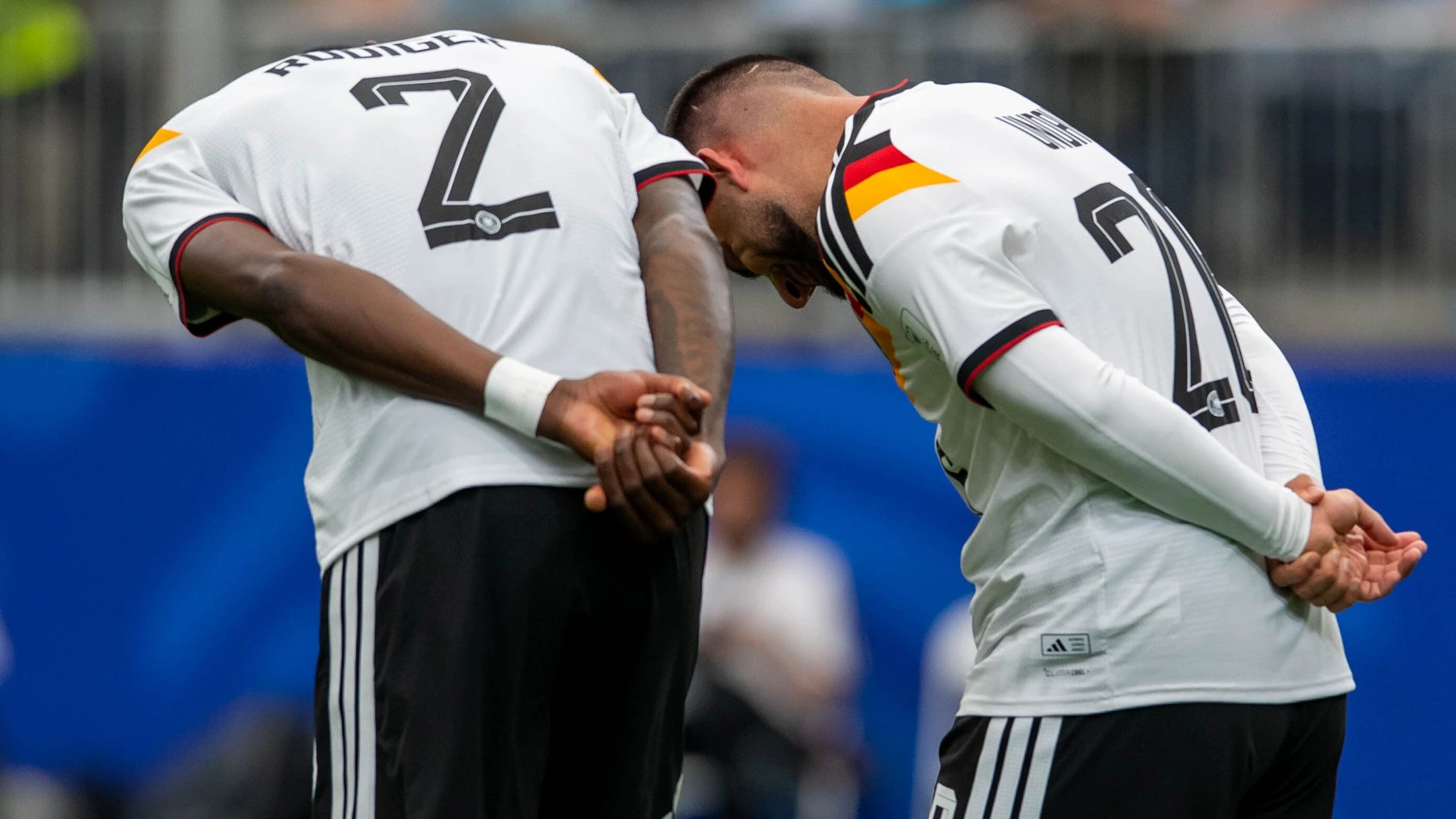Deniz Undav feiert gemeinsam mit Antonio Rüdiger seinen Treffer gegen Curacao