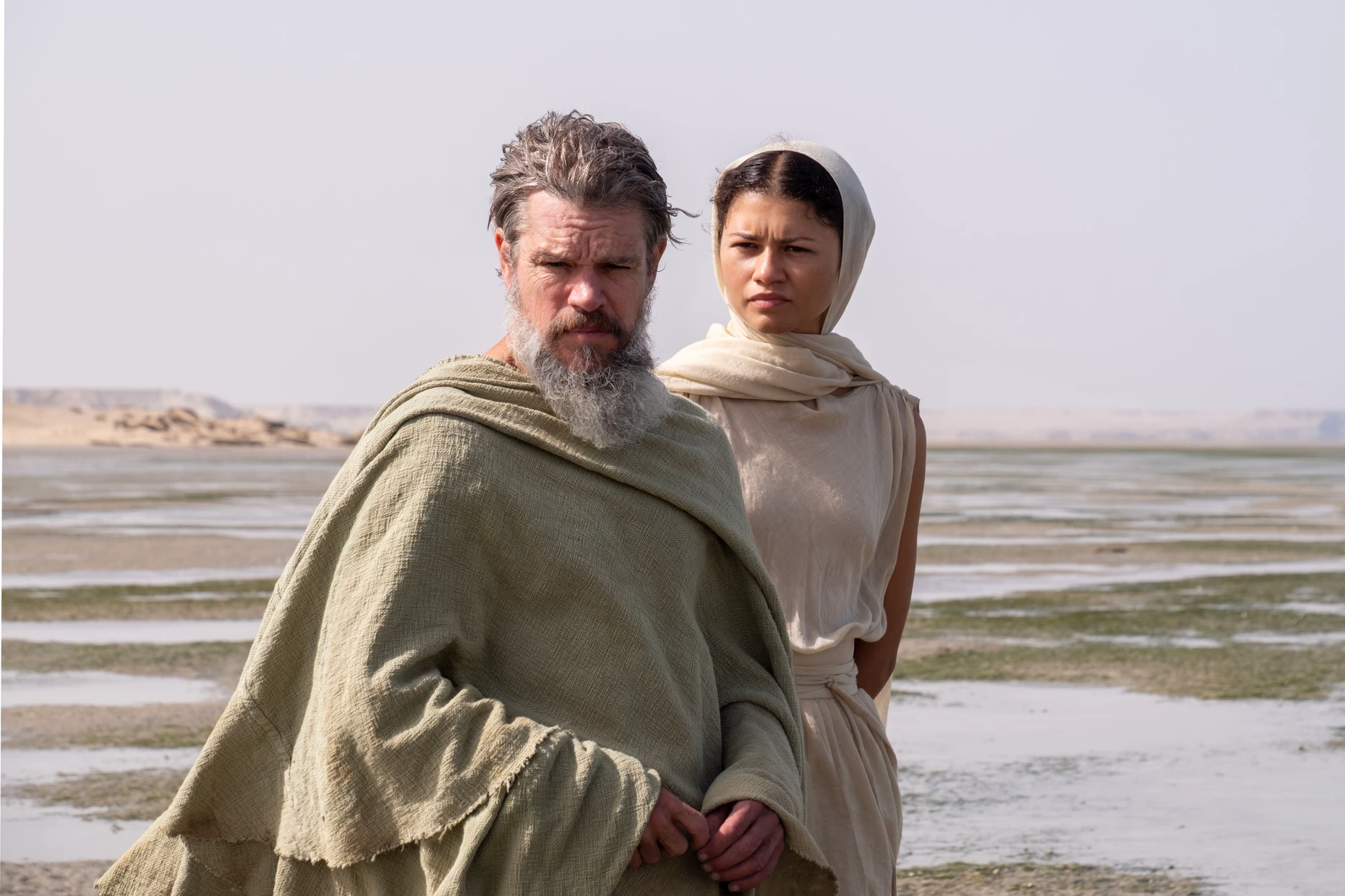 Die Göttin ist selbst ein Opfer des Krieges: Odysseus (Matt Damon) mit Athene (Zendaya)