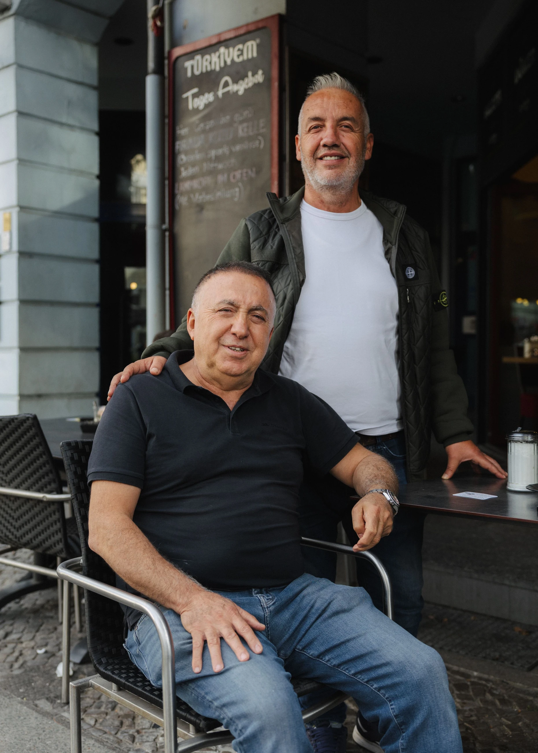 Şükrü Durak (stehend) und Muzaffer Sahin