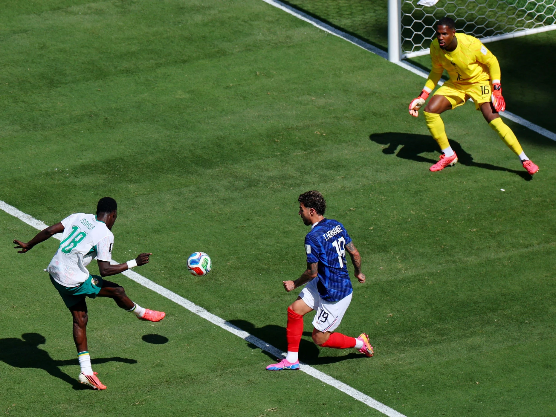 Knapp vergeben: Senegals Angreifer Sarr vergibt das 1:0 für Senegal.
