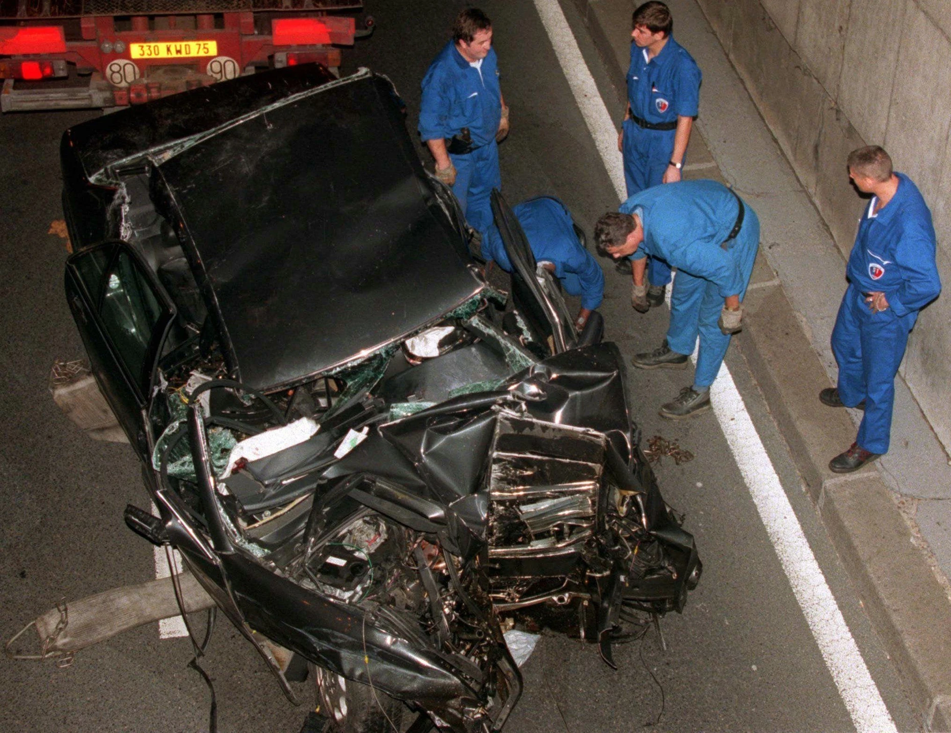 An der Unfallstelle: Der Fahrer Henri Paul raste im Sommer 1997 betrunken und mit stark überhöhter Geschwindigkeit gegen einen Pfeiler im Tunnel.
