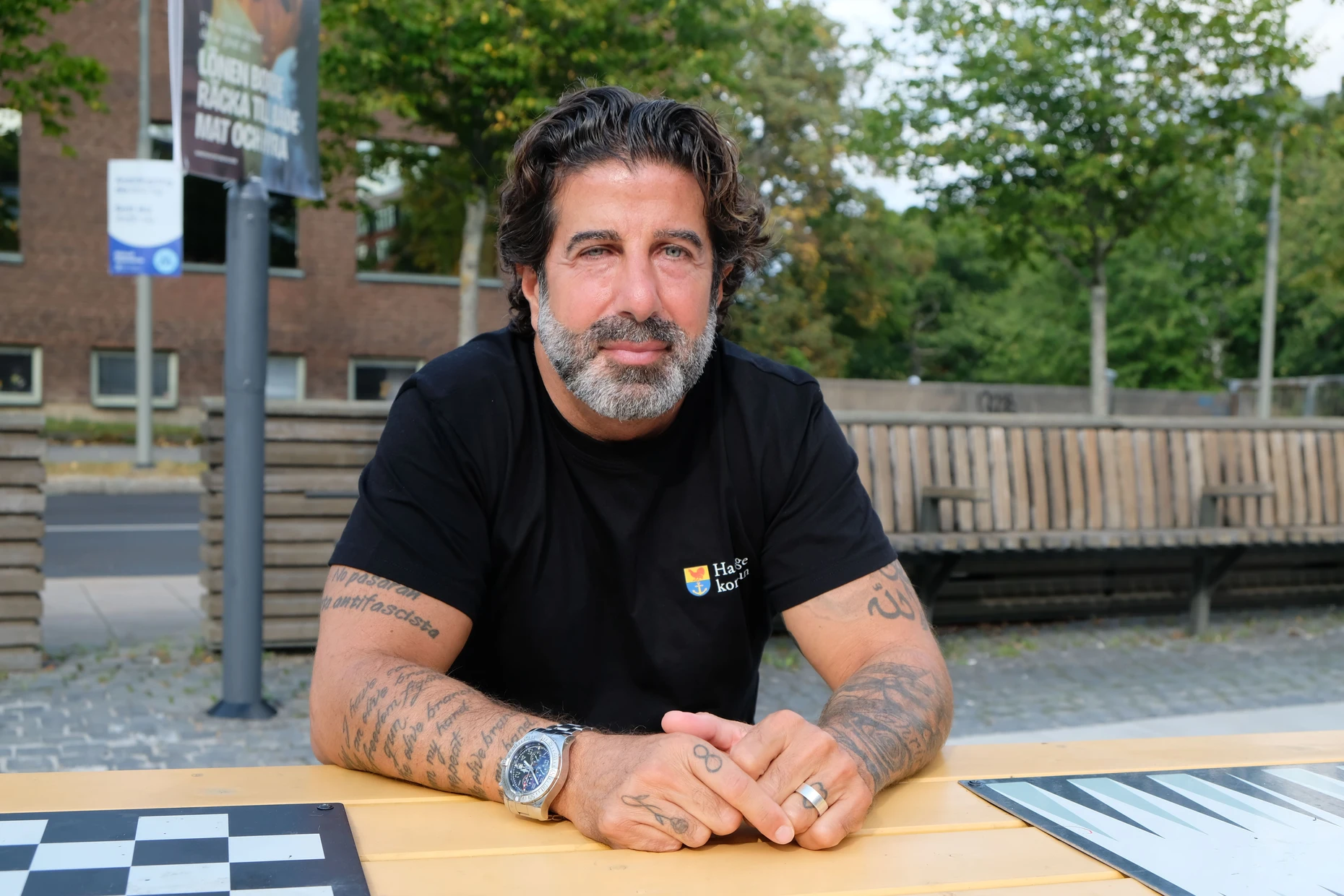„Gangs sind ziemlich unkontrollierbar“, sagt Sozialarbeiter Anen Makboul, der im Stockholmer Vorort Jordbro arbeitet.