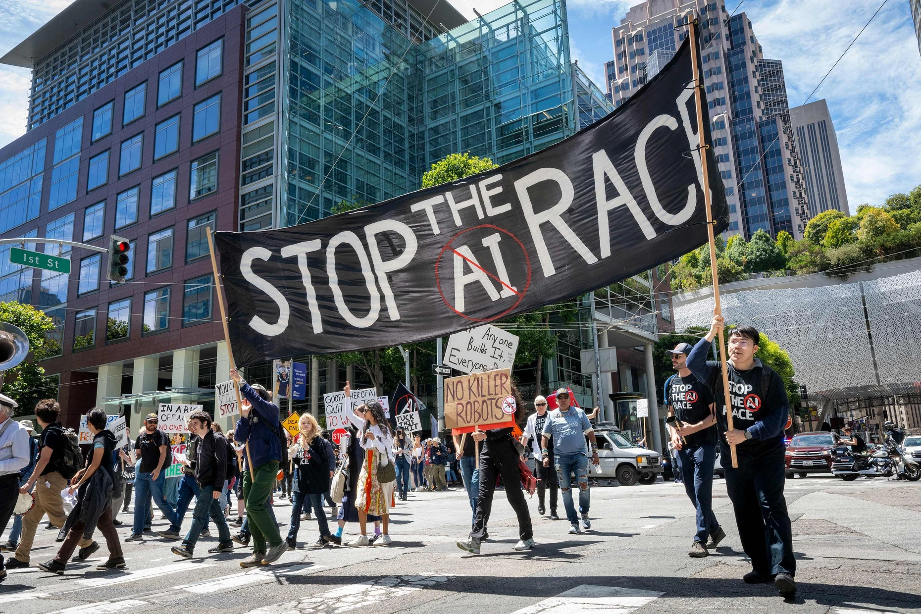 Der Druck auf KI-Entwickler wegen der von ihnen verursachten unabsehbaren Gefahren wächst: Demonstranten des „Stop the AI Race“-Protestmarsches in San Francisco am 11. Juli 2026.