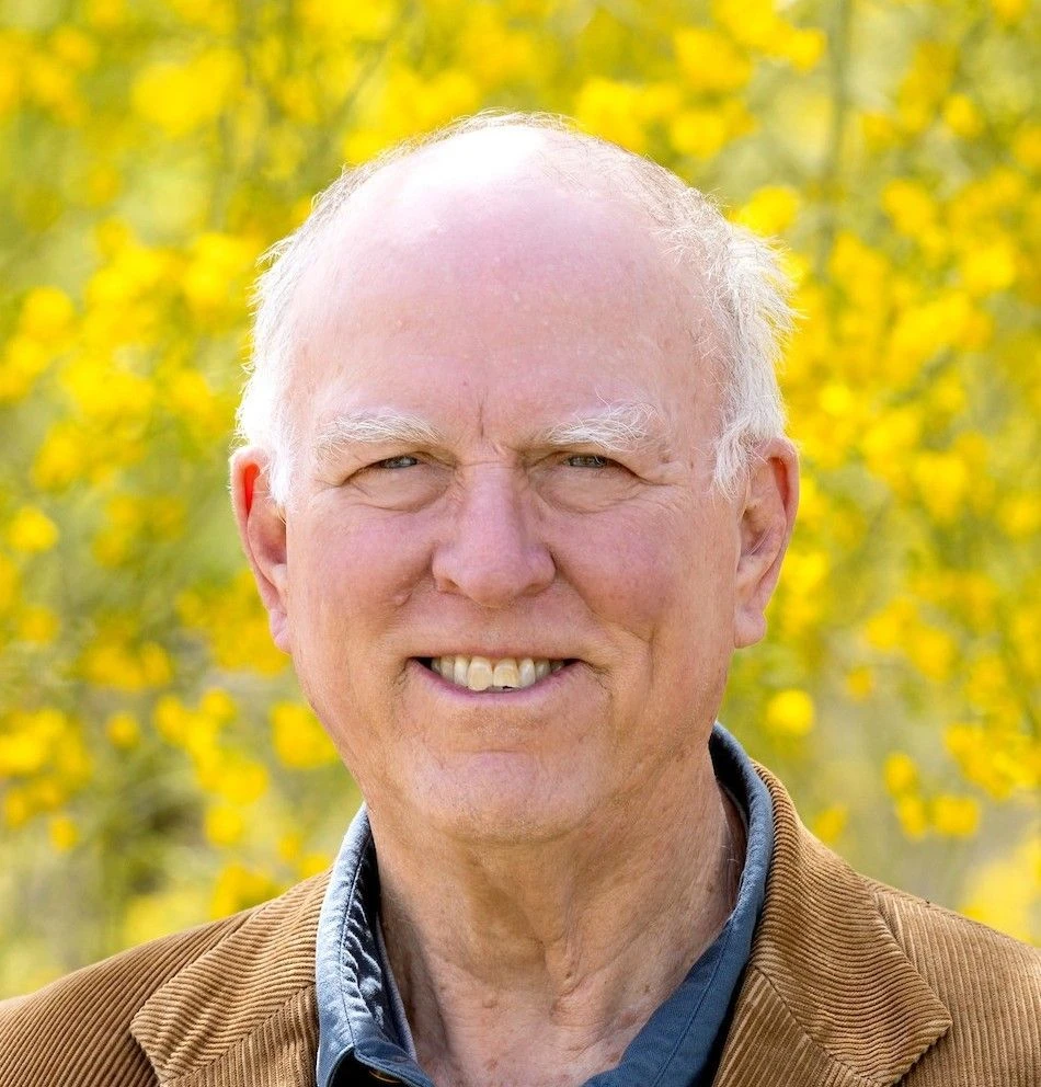 Stephen Pyne ist emeritierter Professor der Arizona State University. Der Geologe und Historiker hat sich auf das Verhältnis von Mensch und Feuer spezialisiert und den Begriff „Pyrozän“ geprägt.