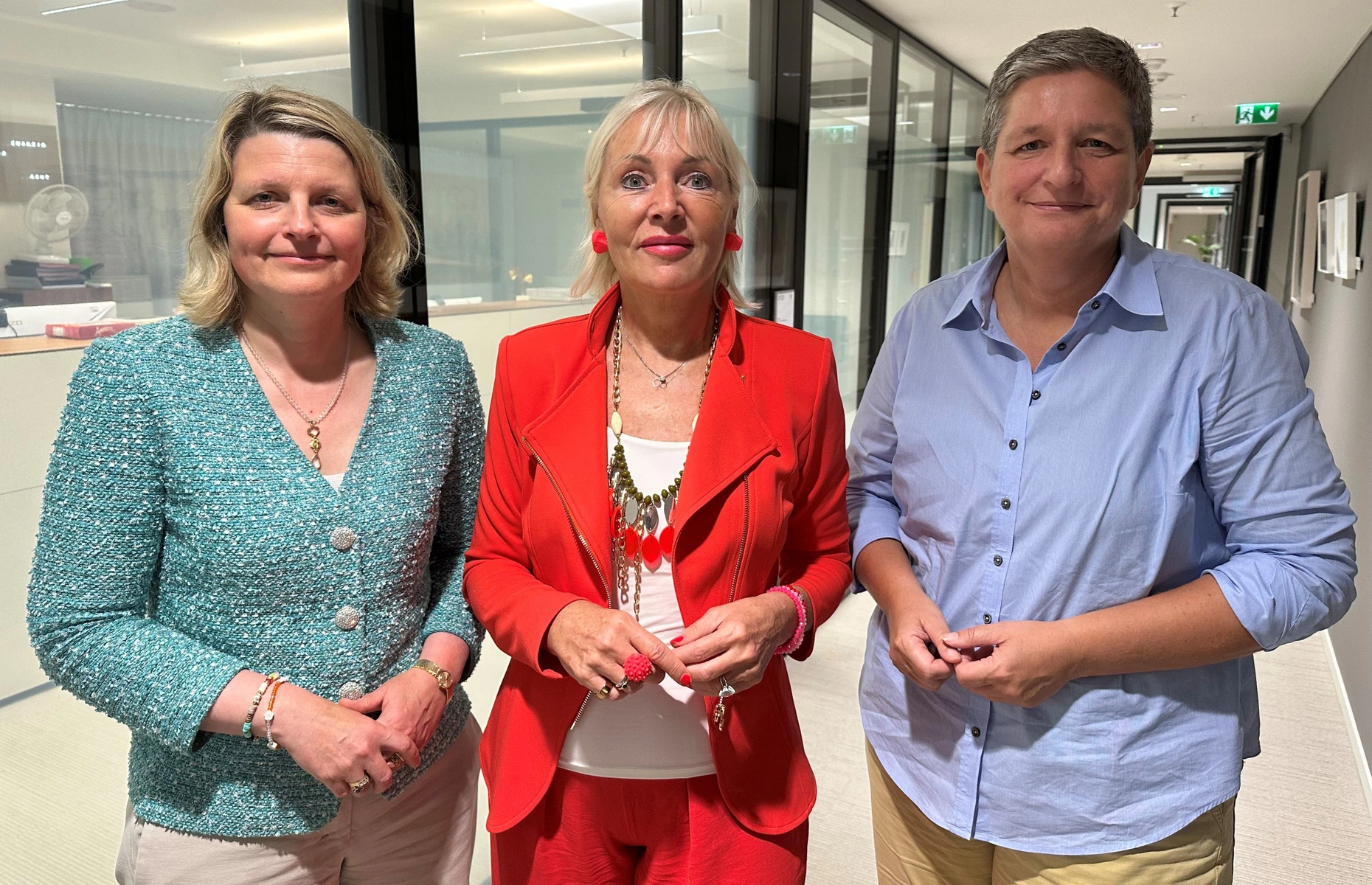 Fritzi Köhler-Geib von der Bundesbank, die hessische Digitalministerin Kristina Sinemus (CDU) und Claudia Plattner, Präsidentin des Bundesamtes für Sicherheit in der Informationstechnik