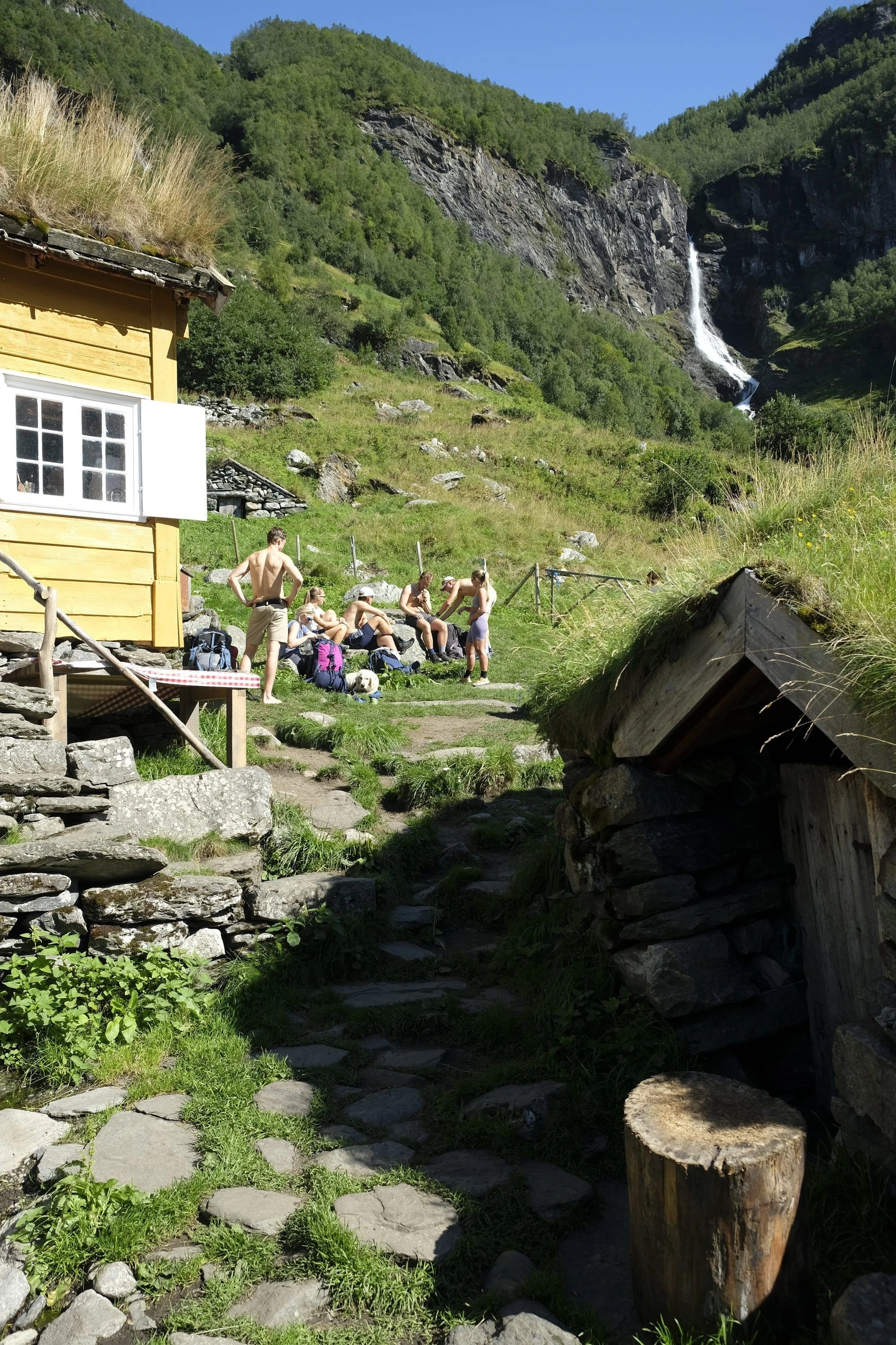 Wie die Hobbits im Auenland: der jahrhundertealte Bauernhof Sinjarheim im norwegischen Aurlandsdalen