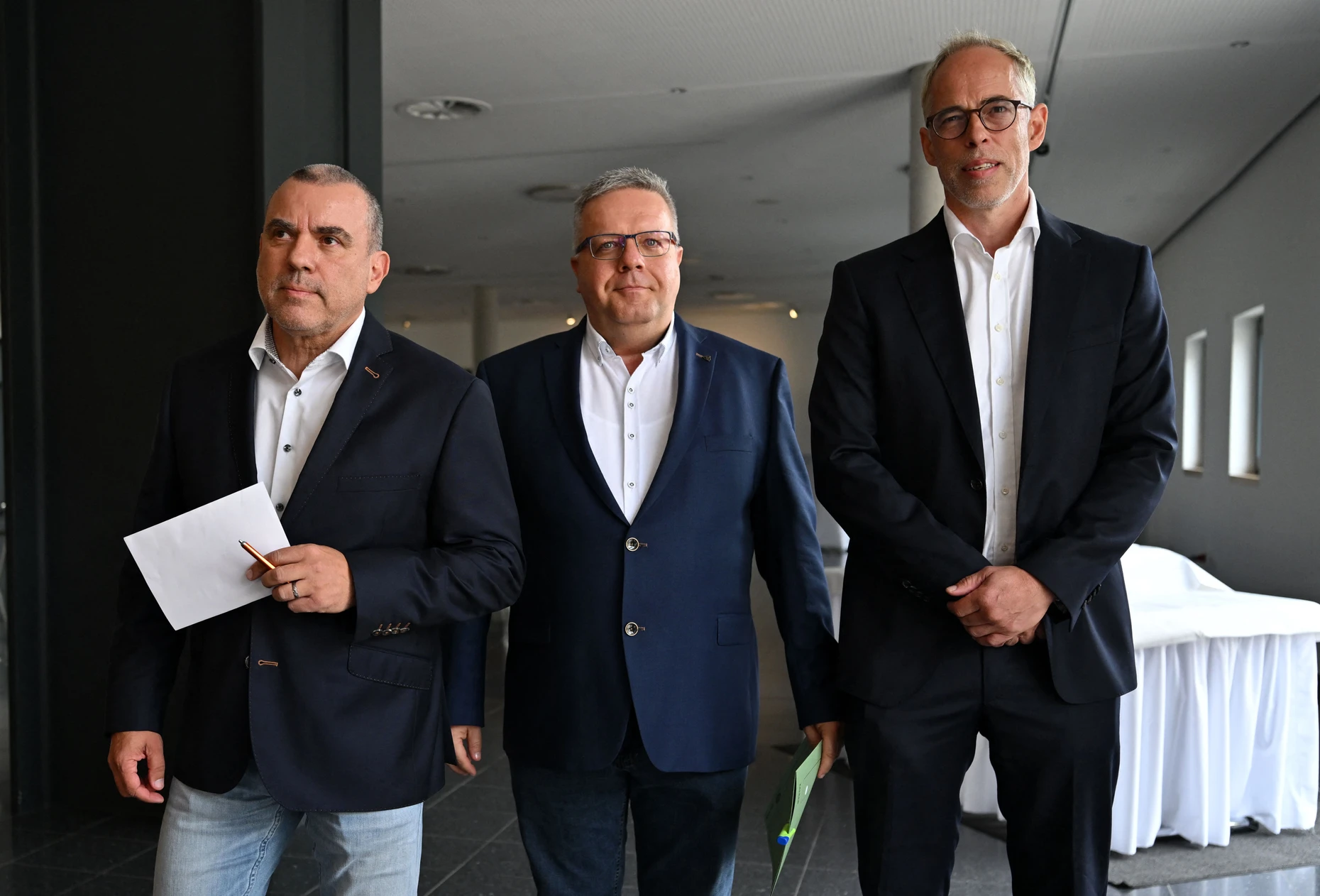 Stefan Wogawa, Dirk Hoffmeister und Roberto Kobelt am 2. September im Thüringer Landtag.