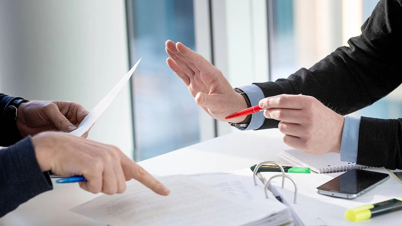 Entscheiden ist die Einsicht, welche Verträge notwendig oder überflüssig sind: Hier heißt das Gebot der Stunde nicht Altersvorsorge, sondern Risikoabsicherung und Eigenheimfinanzierung.