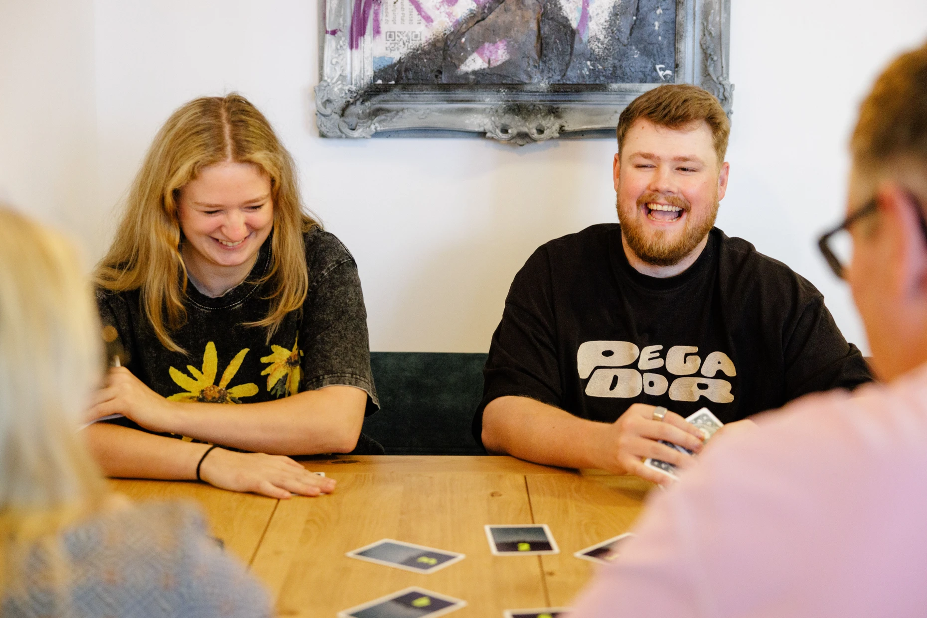 Emely und Lukas Brand spielen mit ihren Eltern „Falsche Schlangen".