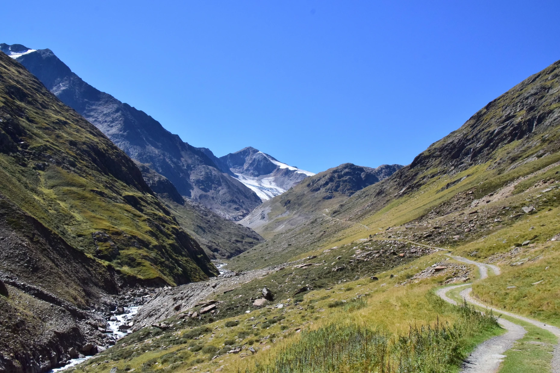 Almidyll und Gletscherreste: auf dem Weg von Vent zur Similaunhütte