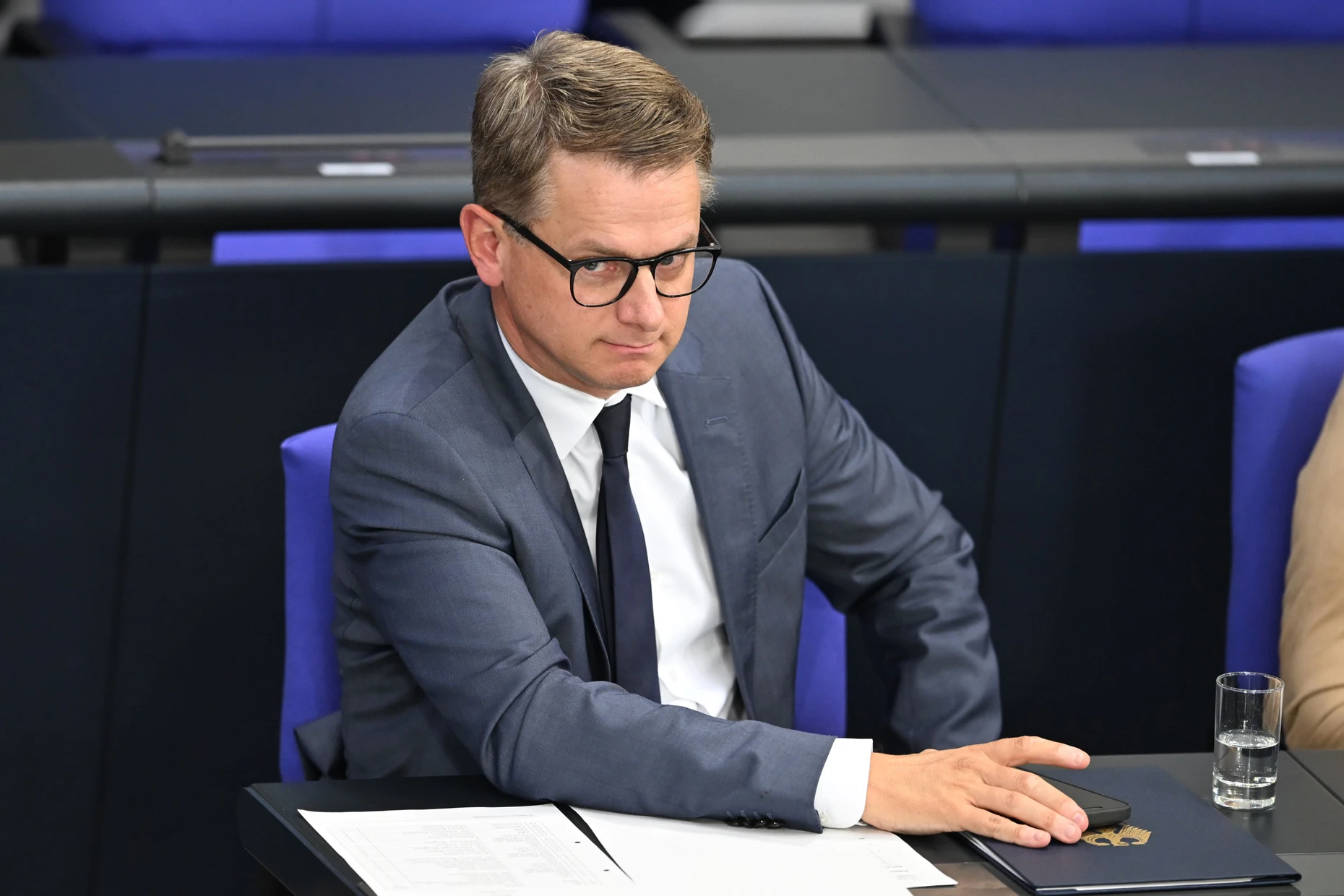 Eben noch Generalsekretär, sitzt er jetzt auf der Regierungsbank: Gesundheitsminister Carsten Linnemann (CDU)