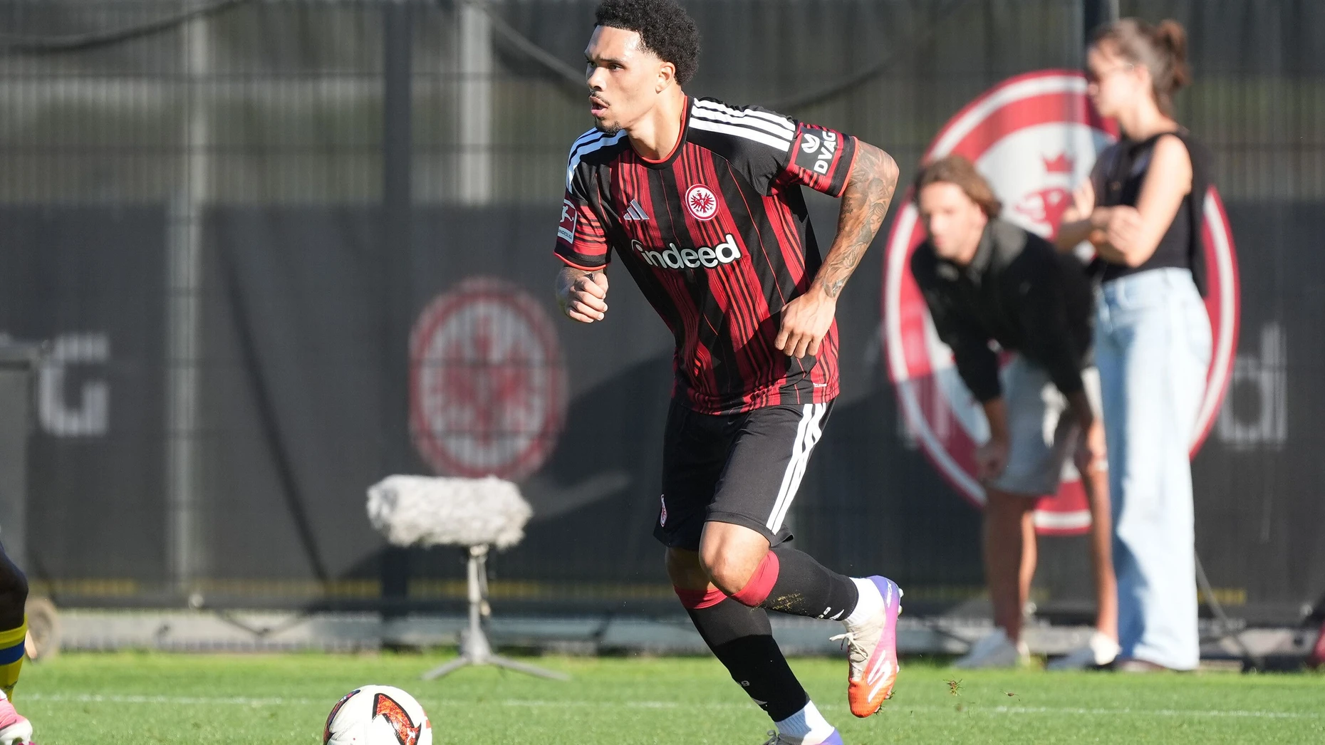 90 Minuten im Einsatz: Nnamdi Collins in der Eintracht-Länderspielpause
