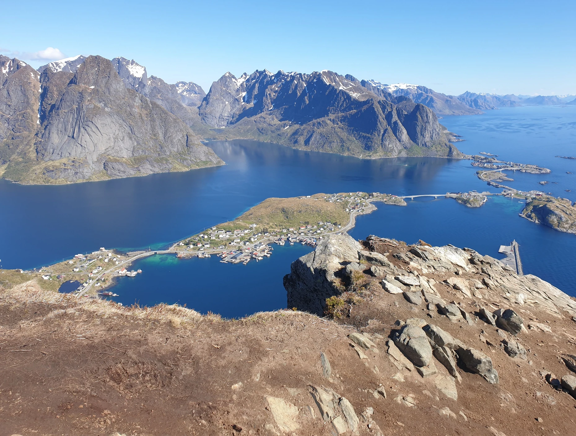 Spektakuläre Aussichten garantiert: Warum der Reinebringen zu den berühmtesten Wanderwegen Norwegens gehört, begreift jeder sofort.