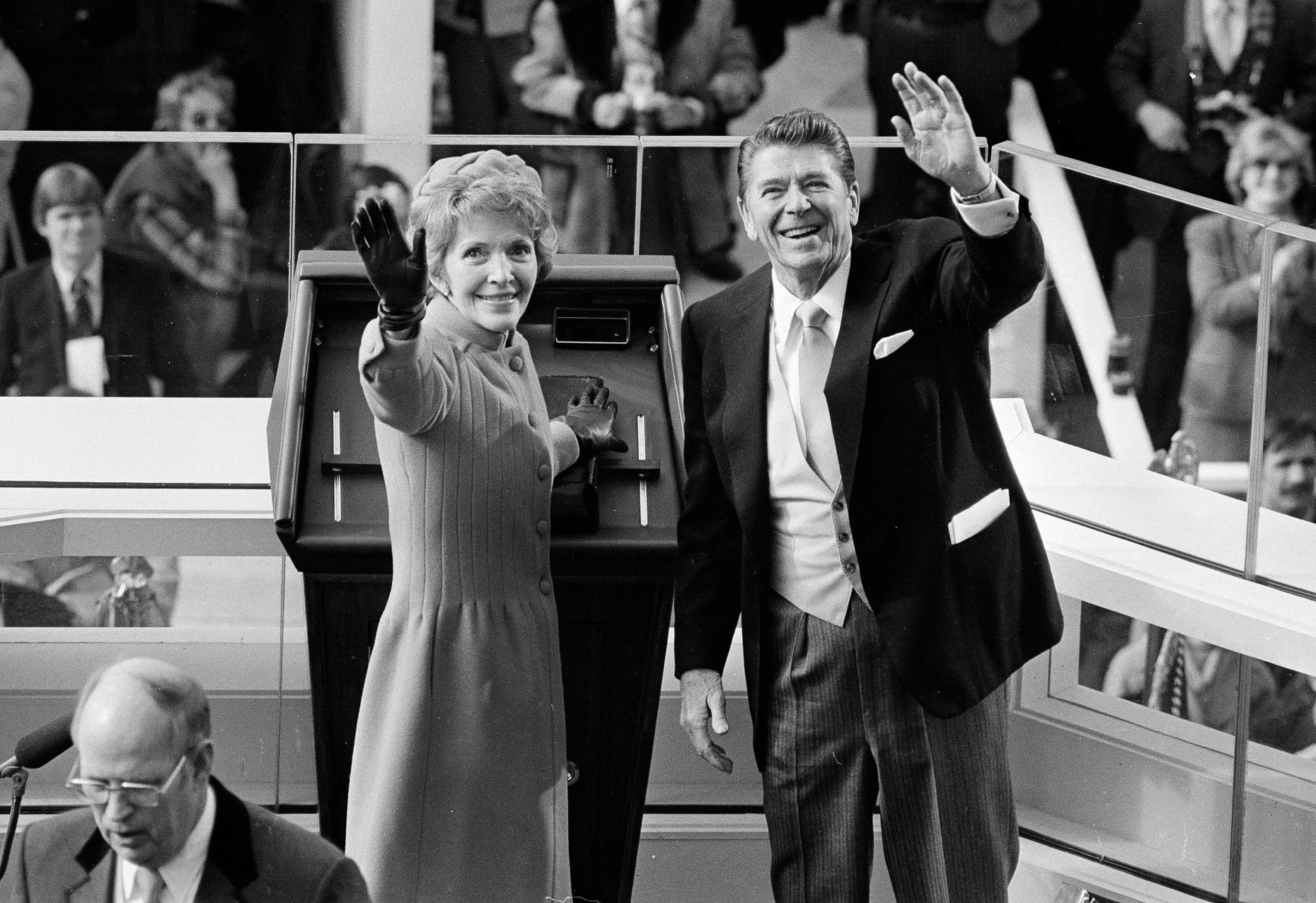 Ronald Reagan und seine Ehefrau Nancy Reagan am 20. Januar 1981 in Washington nach Reagans Amtseinführung