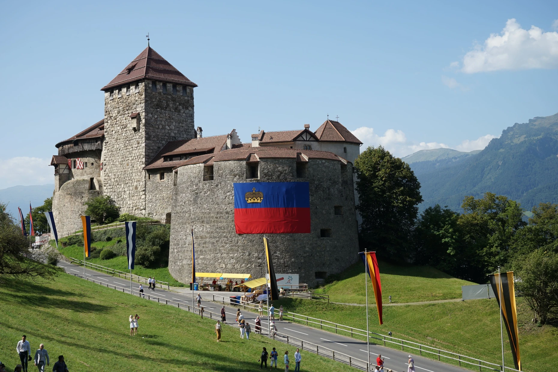 Am Nationalfeiertag zieht es alle zur Schlosswiese.