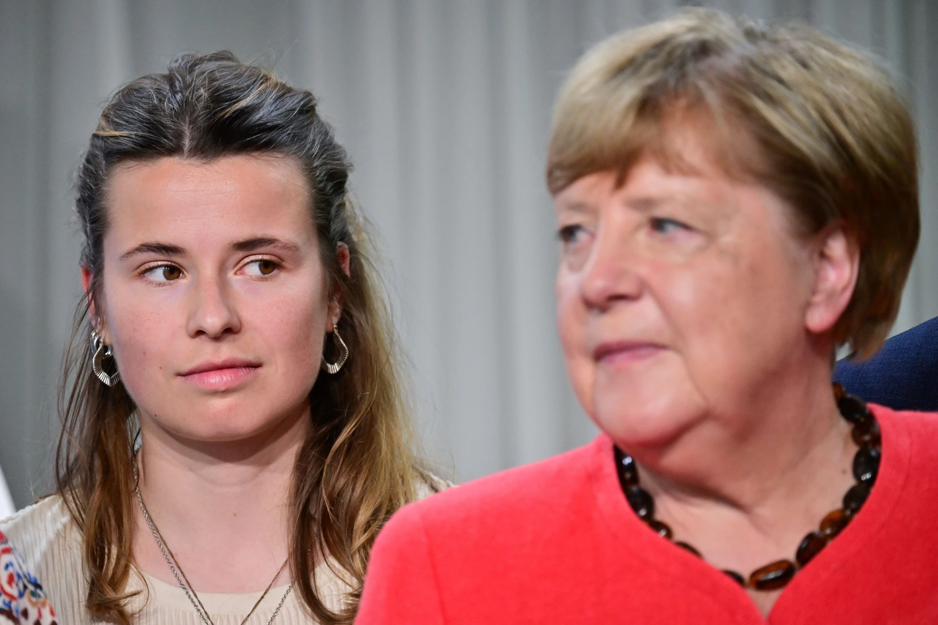 Klimaschutzaktivistin Luisa Neubauer und die ehemalige Umweltministerin und Ex-Kanzlerin Merkel