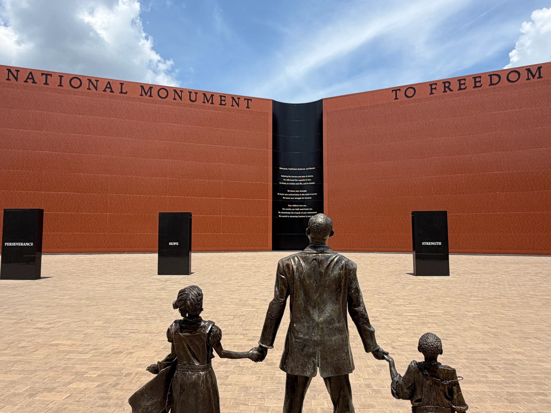 Das „National Memorial for Peace und Justice“ in Montgomery im Juni