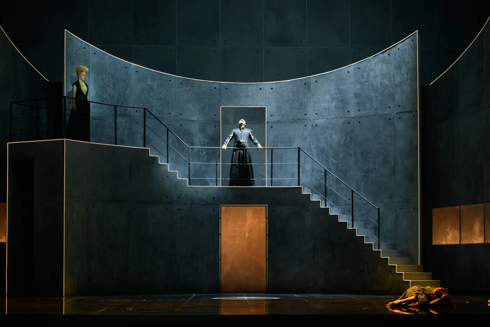Treppe und Sichtbeton: Das Bühnenbild von „Salome“ an der Opéra National du Capitole de Toulouse