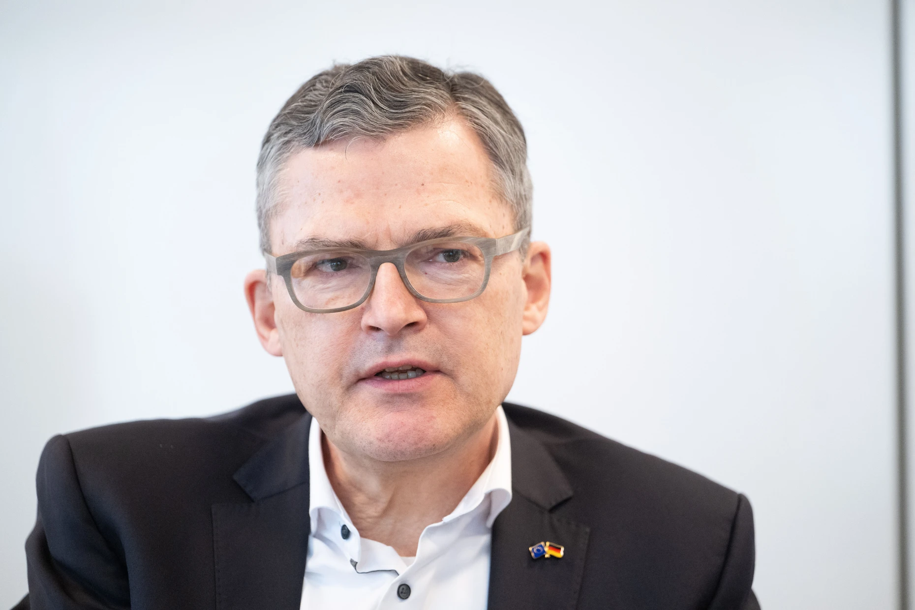 Roderich Kiesewetter (CDU), Mitglied des Deutschen Bundestages: Russland wiederum müsse „eine Stunde Null“ ermöglicht werden.