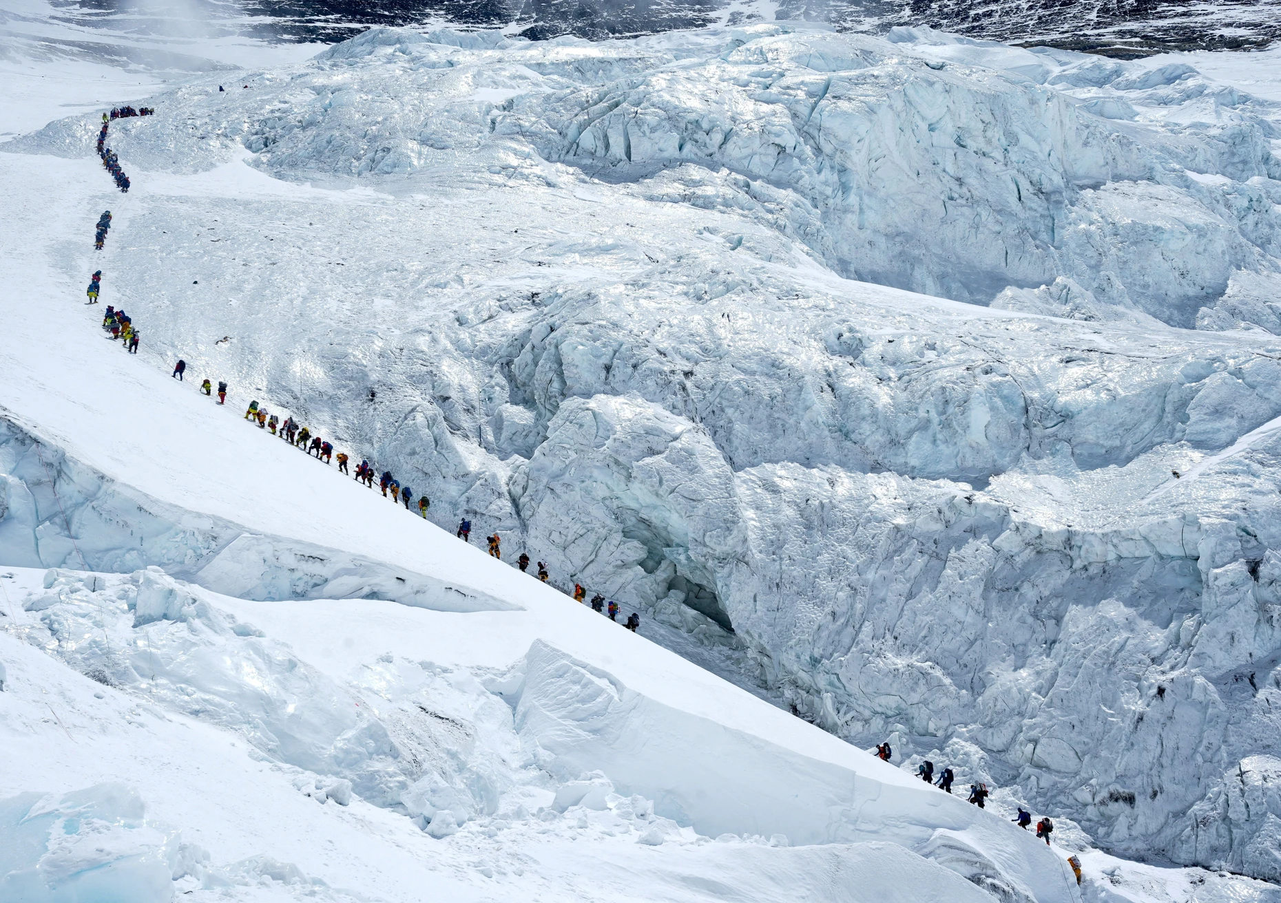 In der Schlange nach oben: Bergsteiger im Aufstieg am Mount Everest im vergangenen Mai