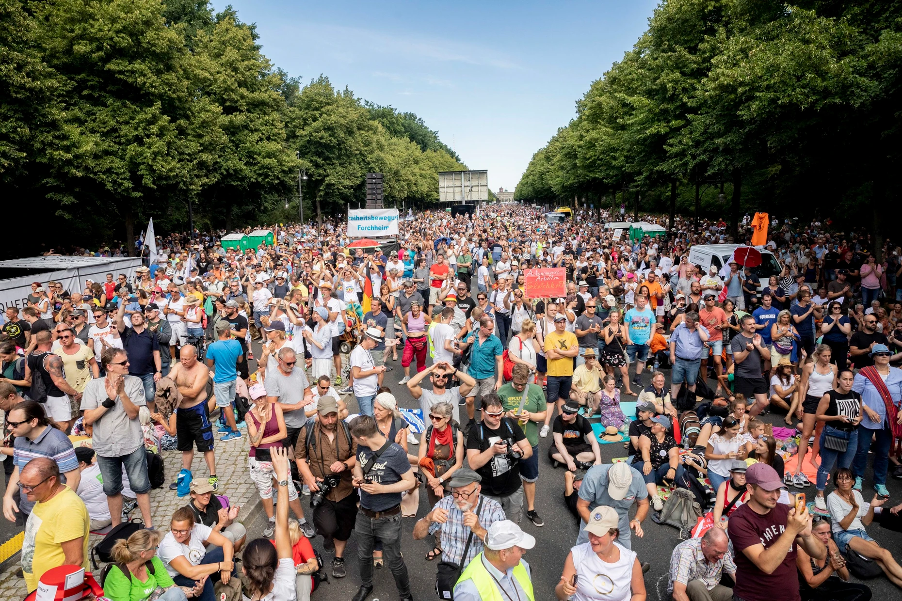 Eine Demonstration gegen die Corona-Maßnahmen auf der Straße des 17. Juni in Berlin im August 2020