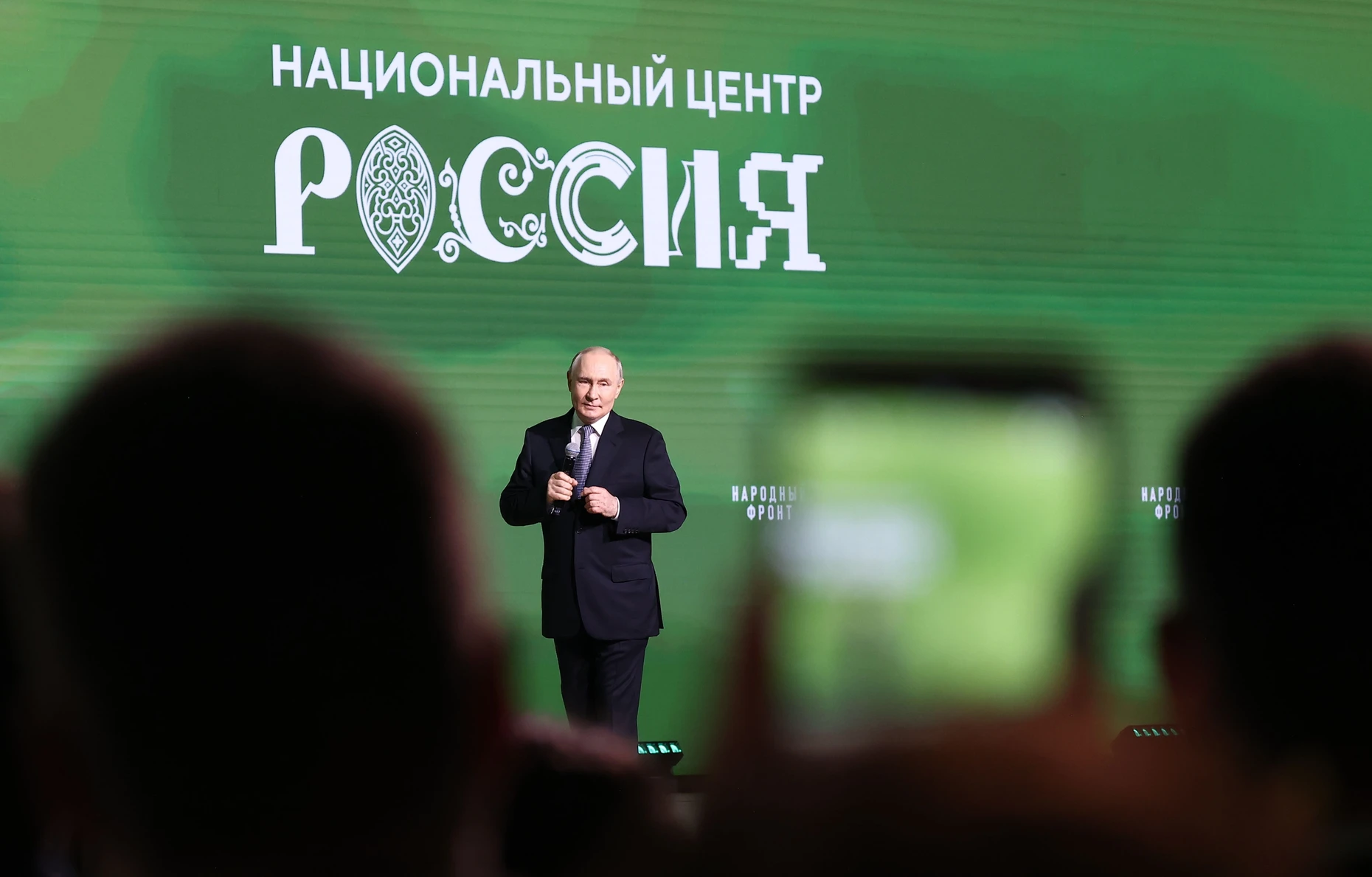 Putin spricht auf einer „Wahlkampf“-Veranstaltung in Moskau.