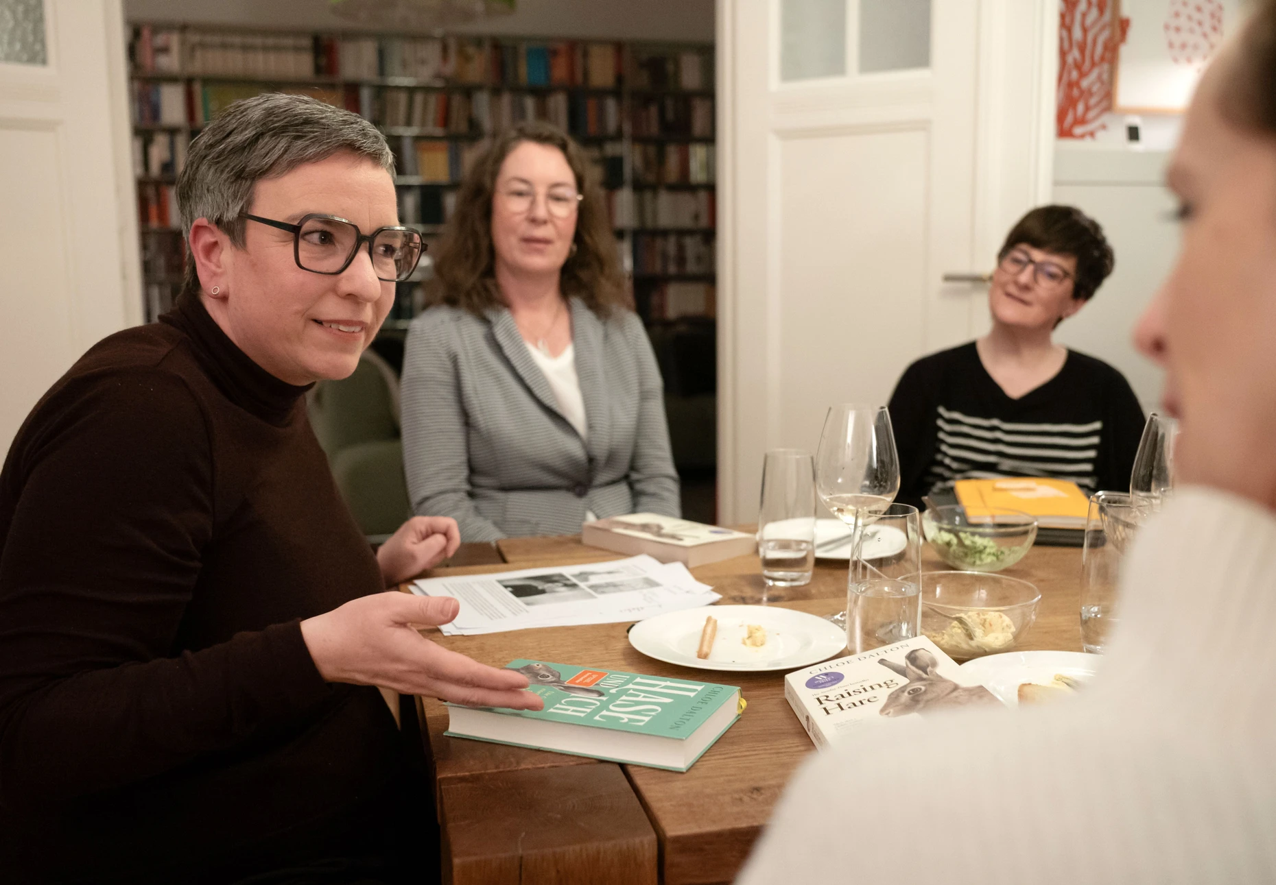Und es wird diskutiert: Julia Reisch, Nina Wheelhouse und Jetta Lüdecke (von links)