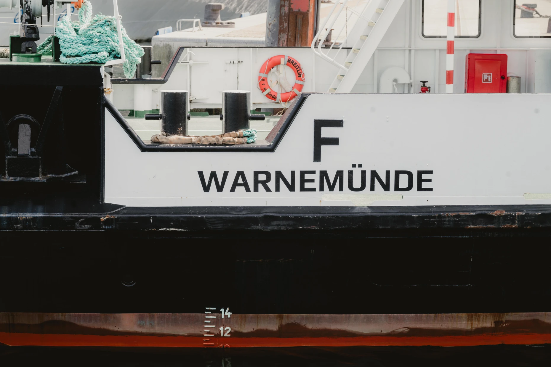 Am Hafen von Warnemünde hat an diesem Tag auch das Kreuzfahrtschiff des Aida-Konzerns angelegt.