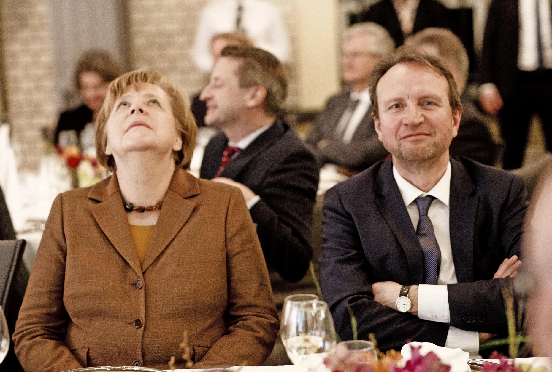 Bundeskanzlerin Angela Merkel mit dem F.A.Z.-Hauptstadtkorrespondenten Eckart Lohse am 20. März 2018 bei einem Empfang im Berliner Redaktionshaus