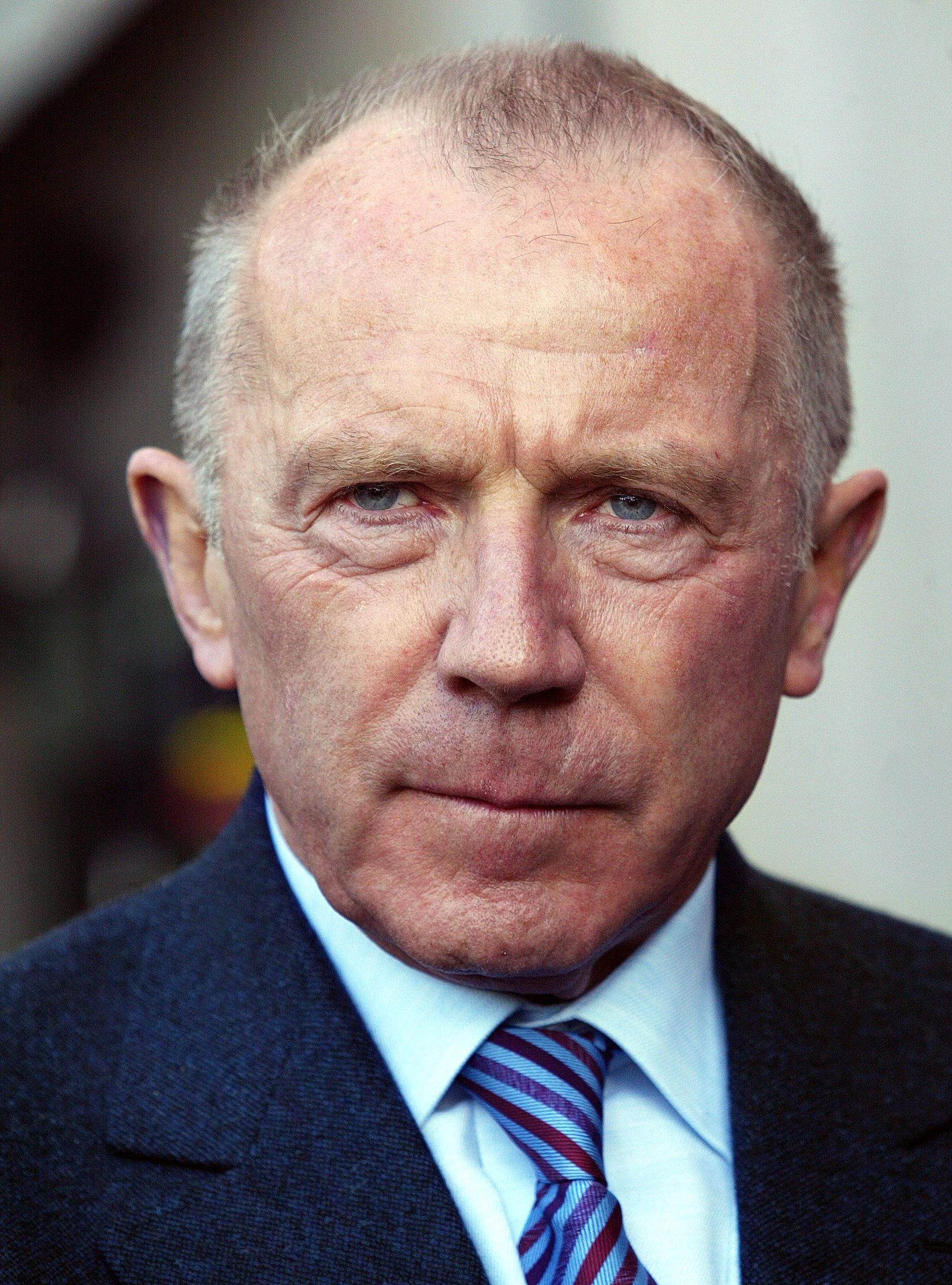 Mit scharfem Blick: François Pinault 2006 bei einem Spiel seines Vereins im Fußballstadion von Rennes