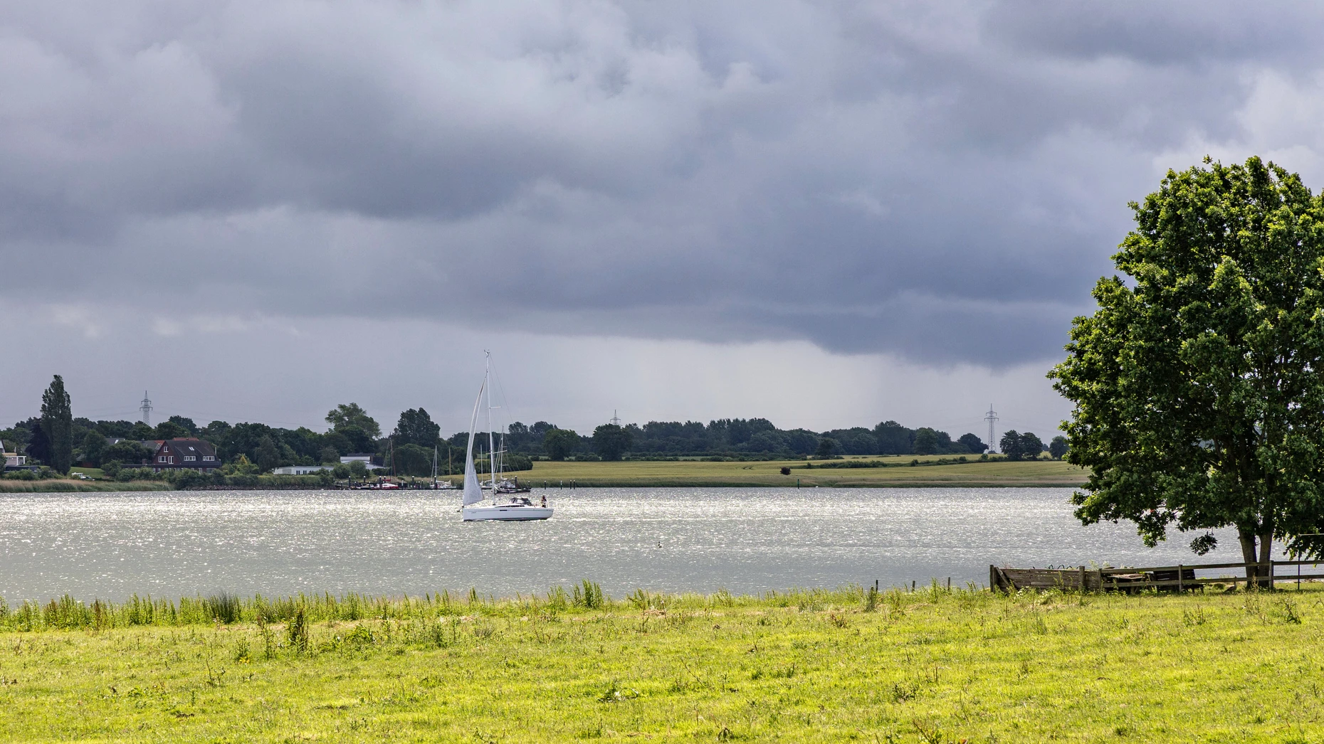 Wer vor der Sommerhitze im Süden flüchten möchte, ist an der Schlei gut aufgehoben.