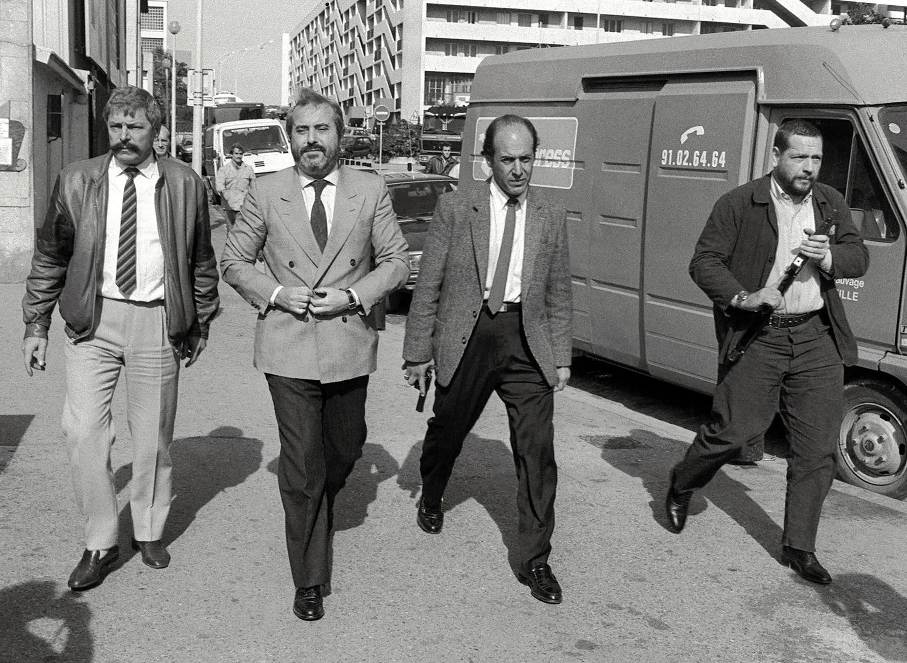 Unterwegs mit Bodyguards: Giovanni Falcone (2.v.l) 1986 in Marseille