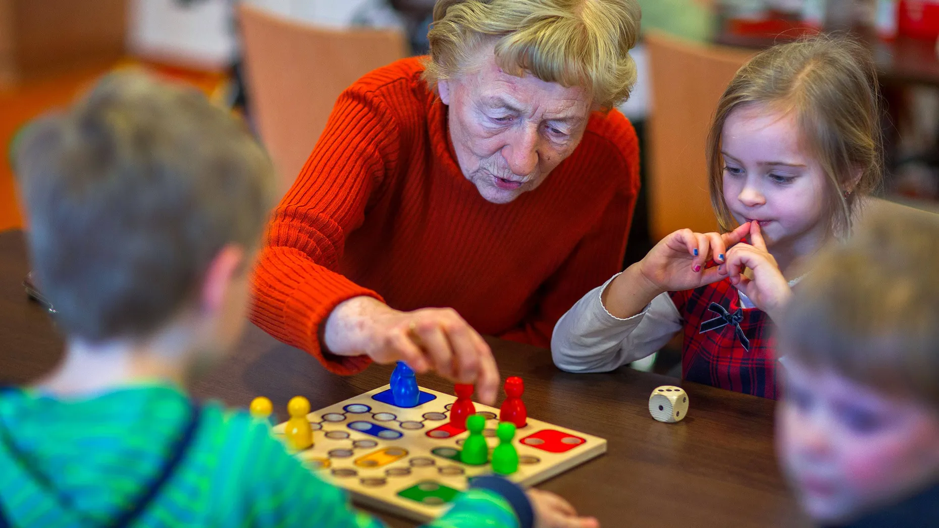 Betreutes Wohnen oder Pflegeheim - viele Menschen versuchen in den eigenen vier Wänden alt zu werden.