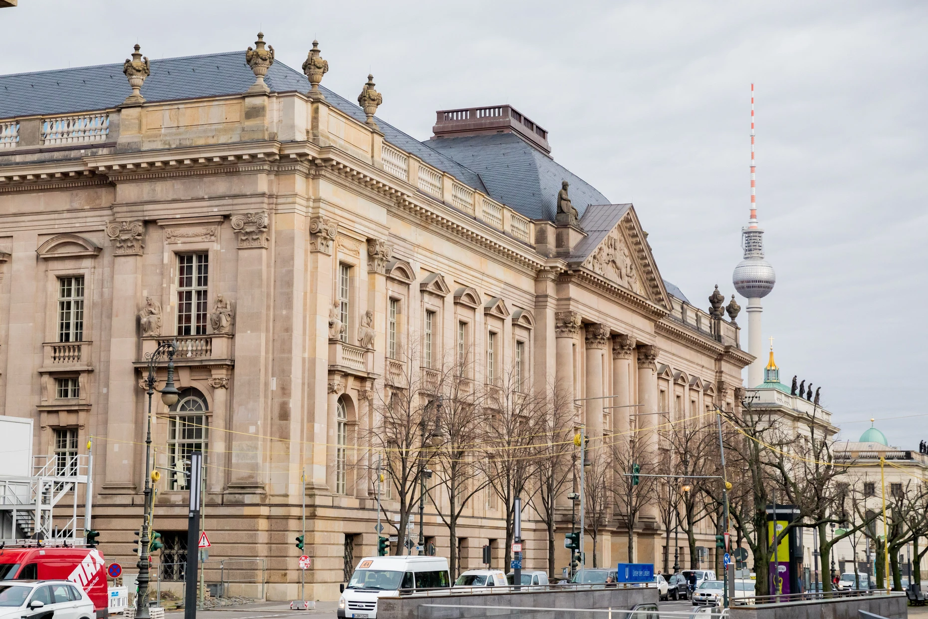 Auch die Berliner Staatsbibliothek ist betroffen.