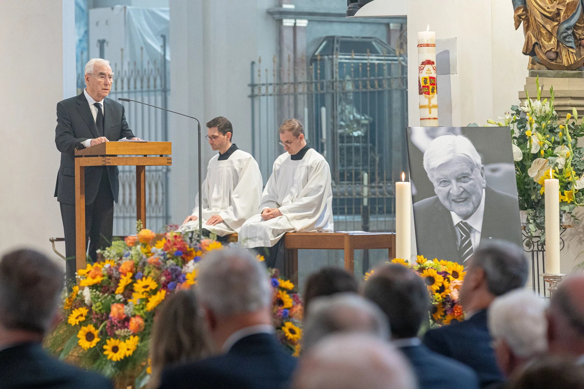 Beim Pontifikalrequiem für Hans Maier im Münchner Liebfrauendom sprach der CSU-Ehrenvorsitzende Theo Waigel.