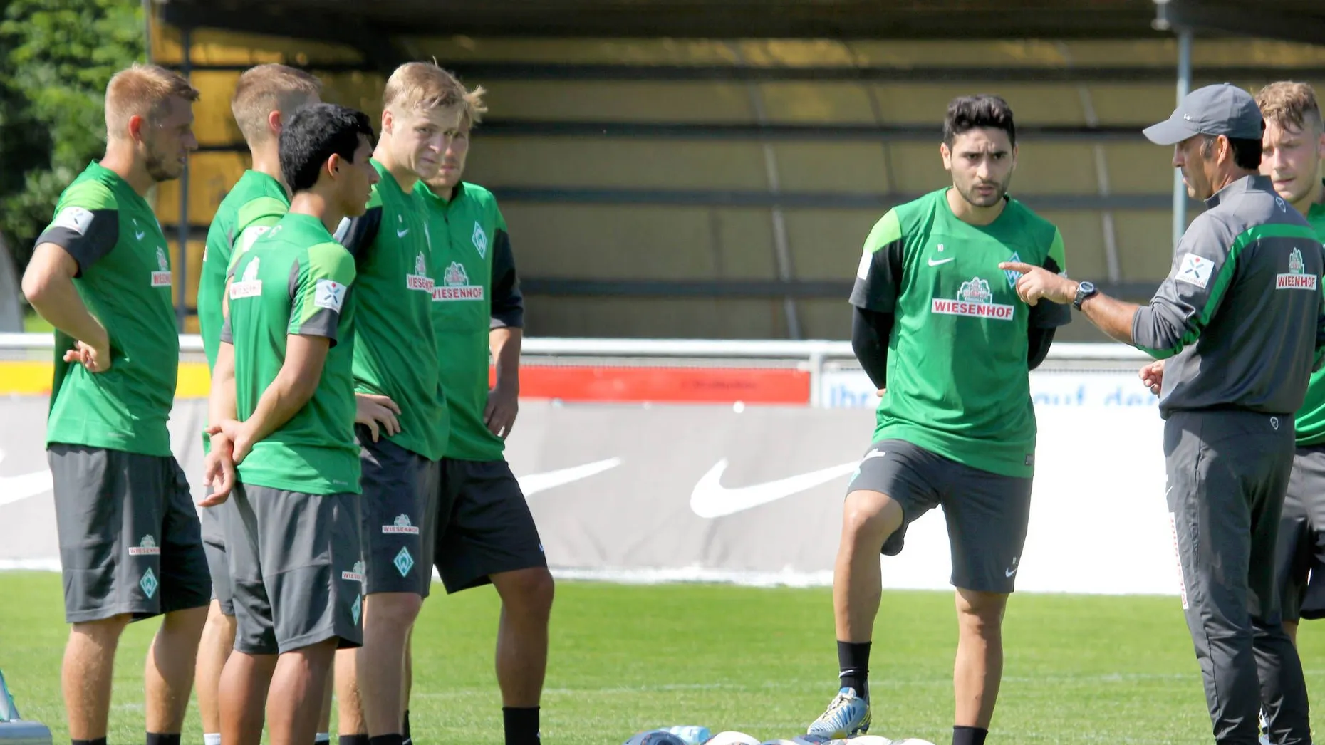 Bayern verlängert mit einem Ersatzstürmer. Leonardo muss länger pausieren. Robin Dutt ist erstaunlich zufrieden. Und Ryan Giggs wird befördert. Fußball kompakt am Donnerstag.