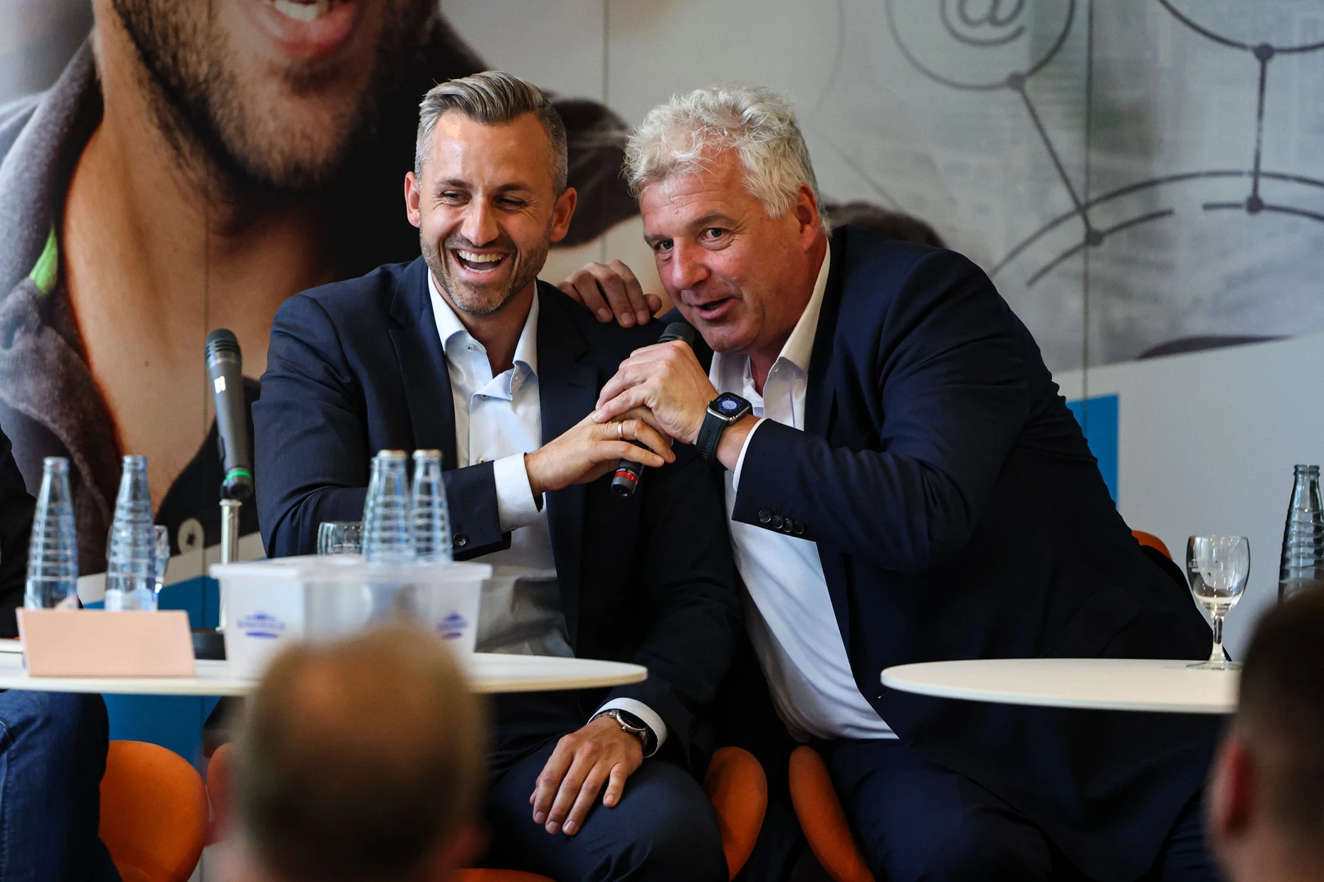 Is the firewall crumbling here? Ulrich Siegmund, the AfD's top candidate for the state elections in Saxony-Anhalt, and Guido Heuer, parliamentary group leader of the CDU in the state parliament, at the event in Halberstadt