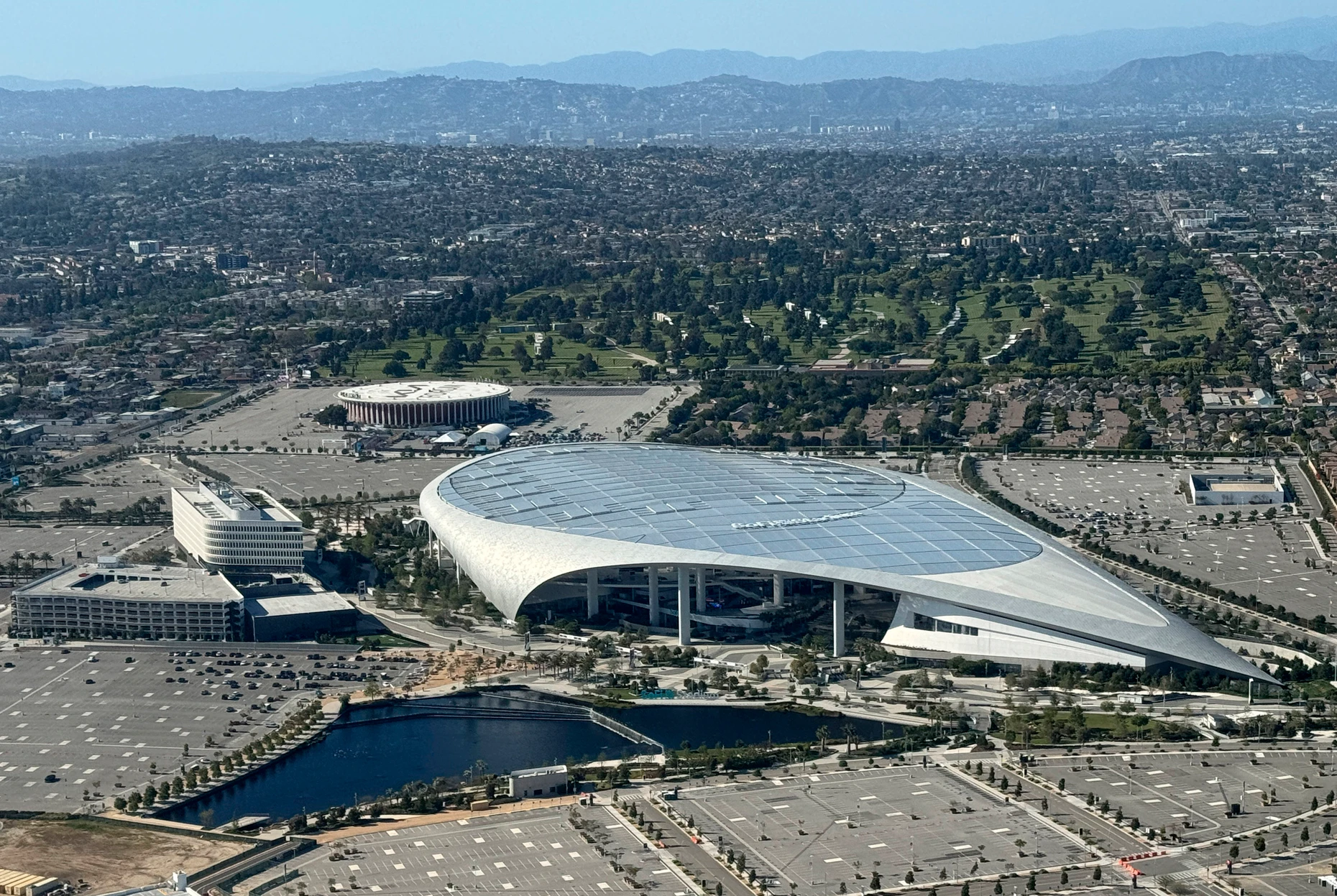 Die teuerste Sportstätte aller Zeiten: Fünf Milliarden Dollar hat das SoFi Stadium in Los Angeles gekostet, in dem acht WM-Spiele ausgetragen werden.