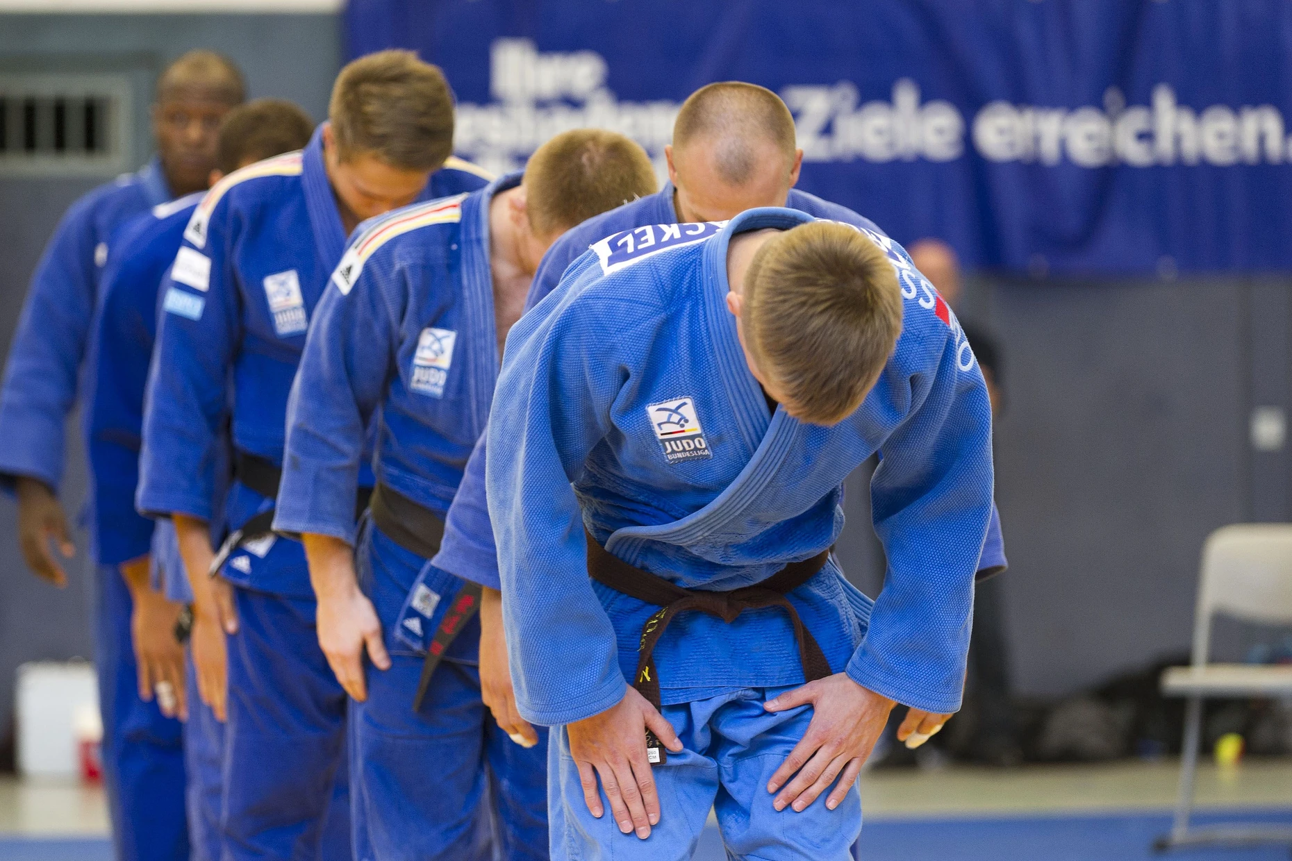 Judoka in Wiesbaden: Sportliche Etikette zählt.