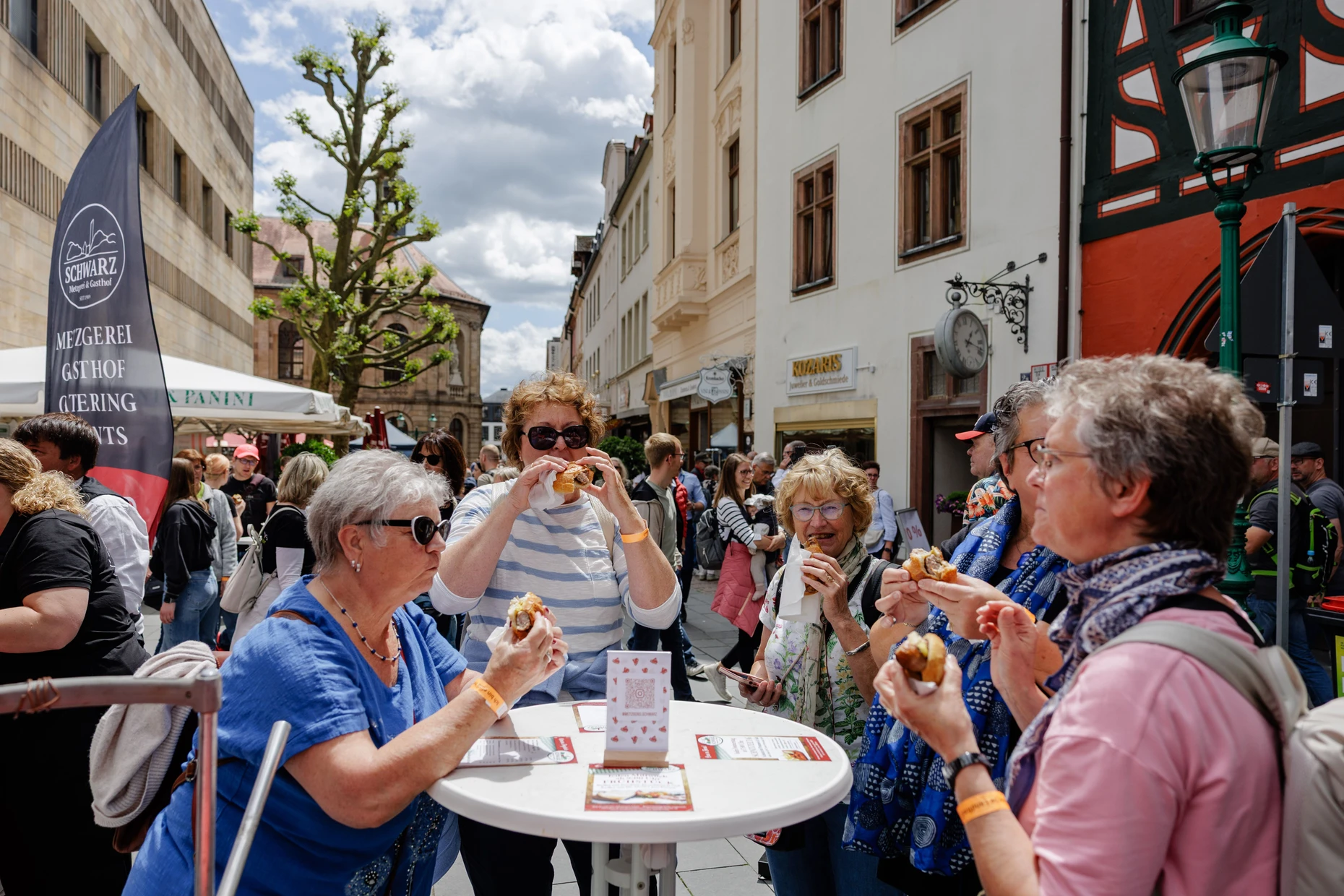 Stärkung zwischendurch: Die kulinarischen Angebote auf dem Hessentag kommen gut an.