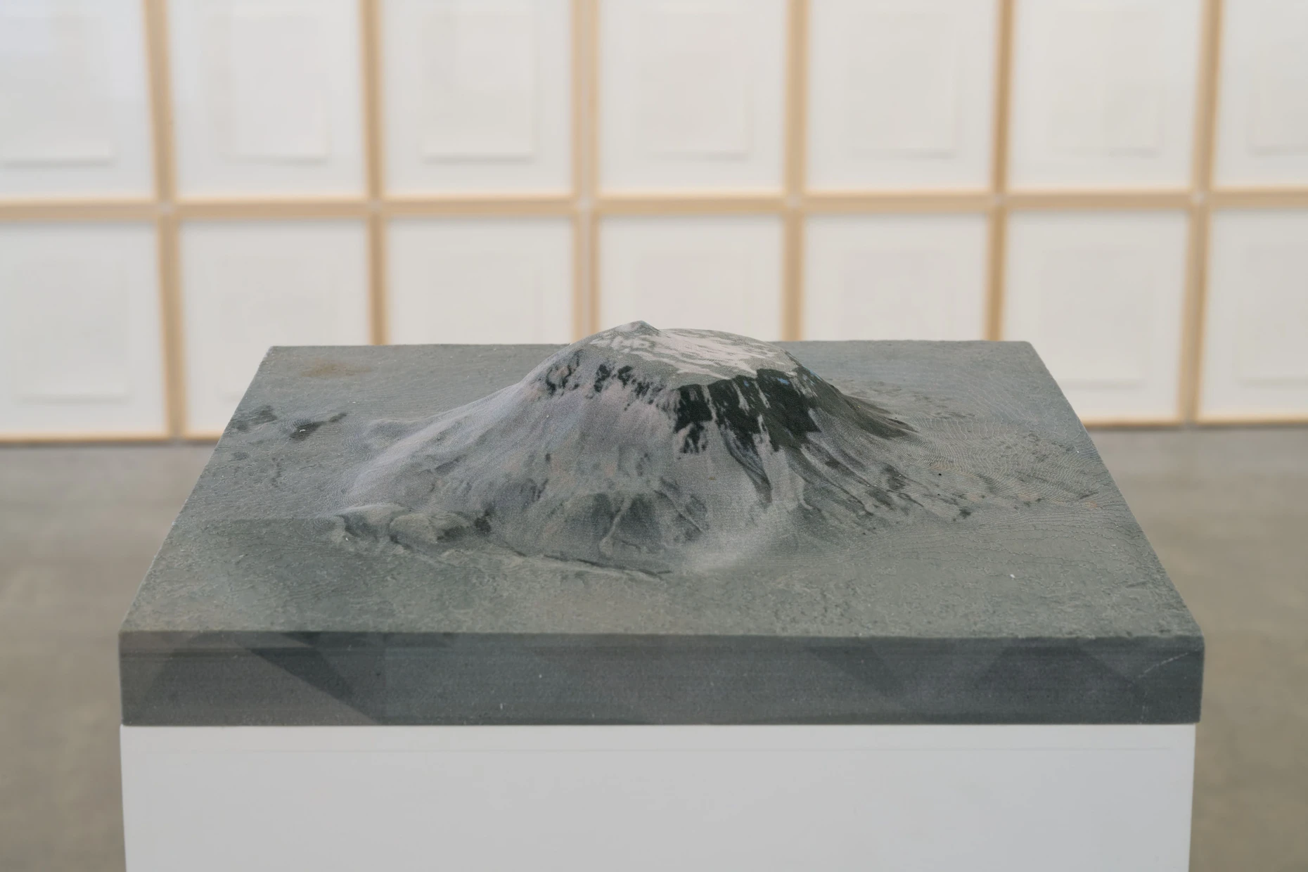  Karin Sanders 3D-Ausdrucke isländischer Landschaften in der ihr gewidmeten Vor- und Rückschau „1957–2057“ im Reykjavík Art Museum.