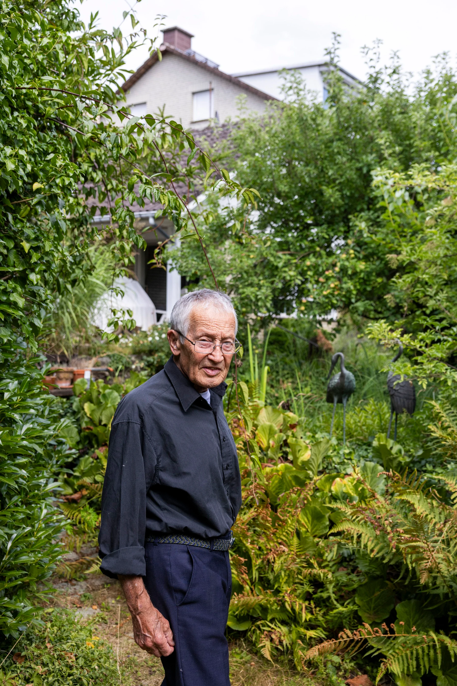 Jetzt ist endlich der Garten dran: Sittig vor seinem Haus in Hofheim.